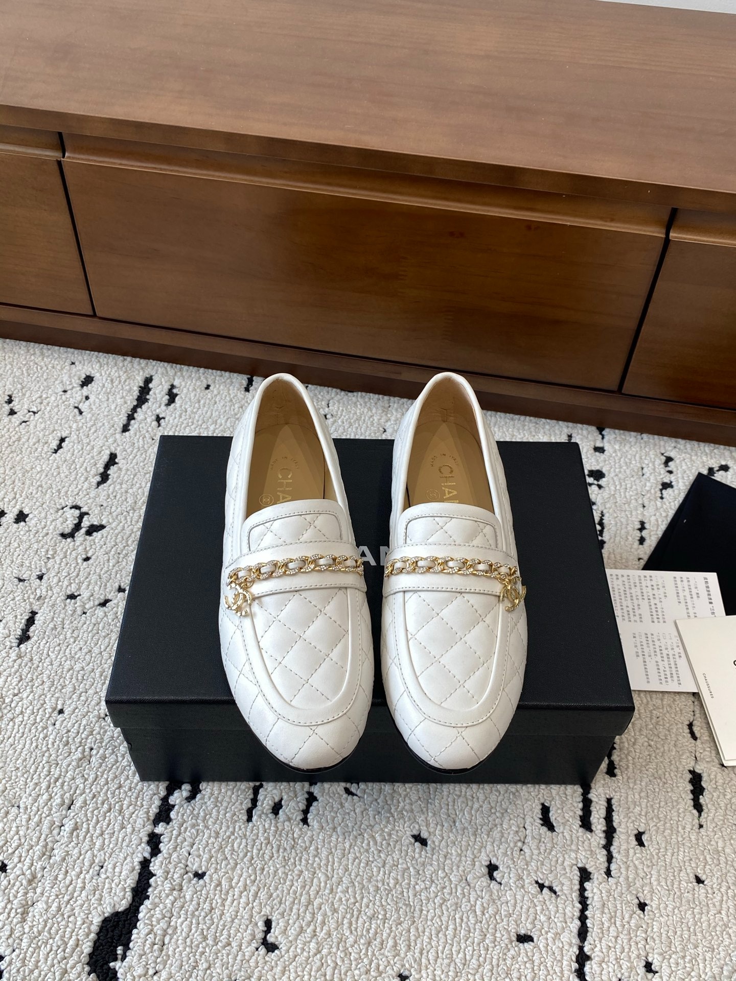 샤넬 25C 가을/겨울 신상 스틸레토 플랫