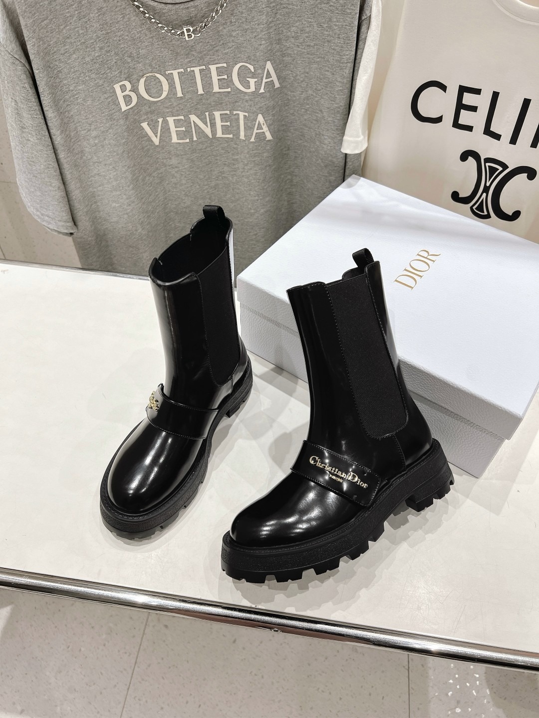 디올 2025ss 가을/겨울 신상 브록 앵클 부츠