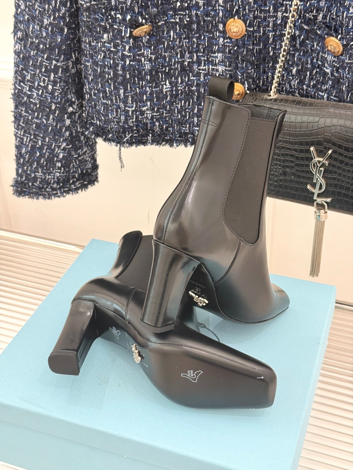 프라다 25WF 신상 첼시 부츠