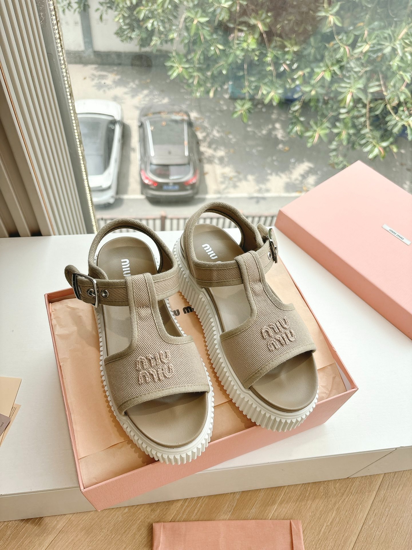 미*미우 신상 데님 플랫폼 샌들