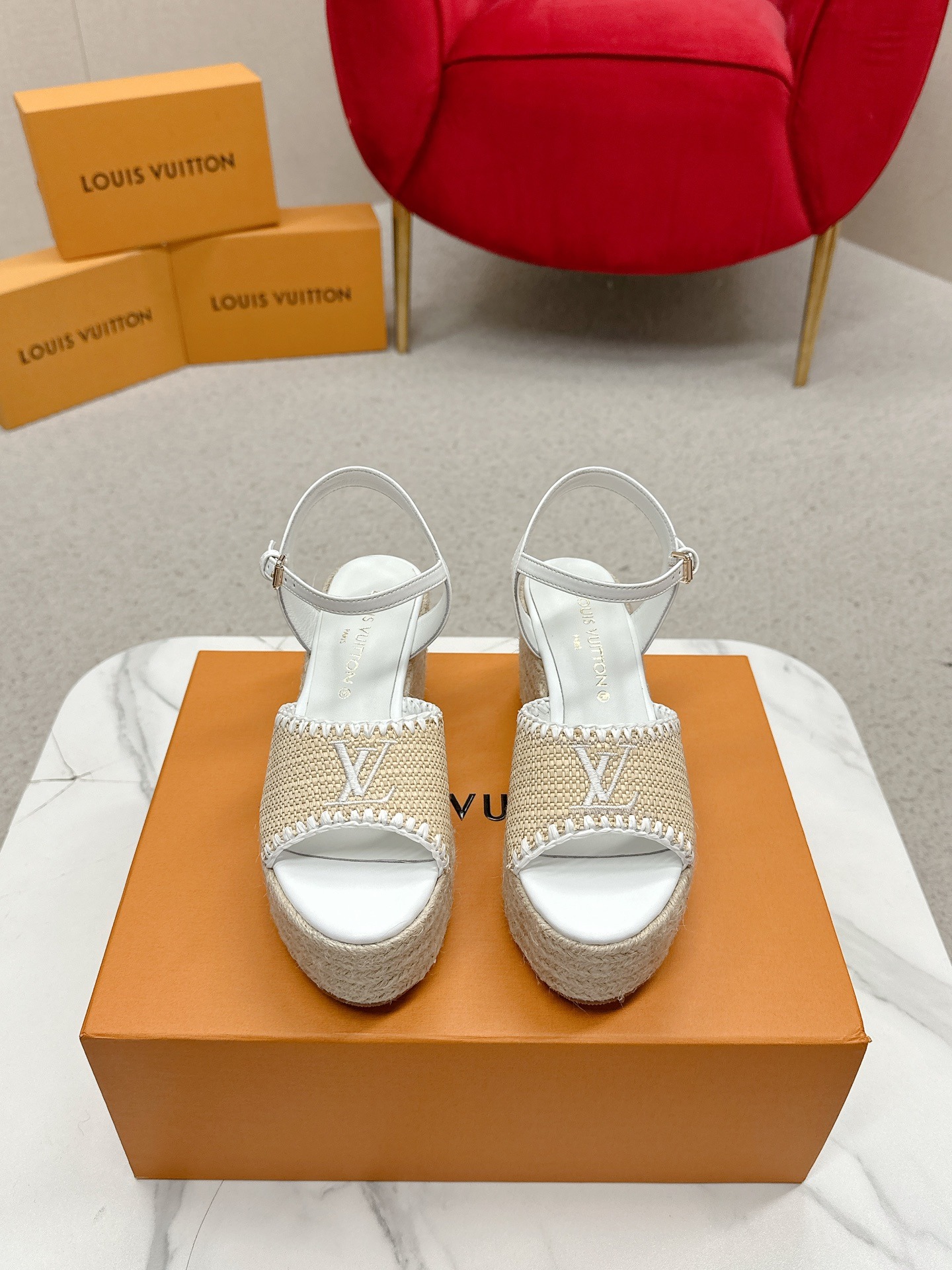 루이비통 봄여름 신상 무*카미 타카시 콜라보 로프 웨지힐 샌들