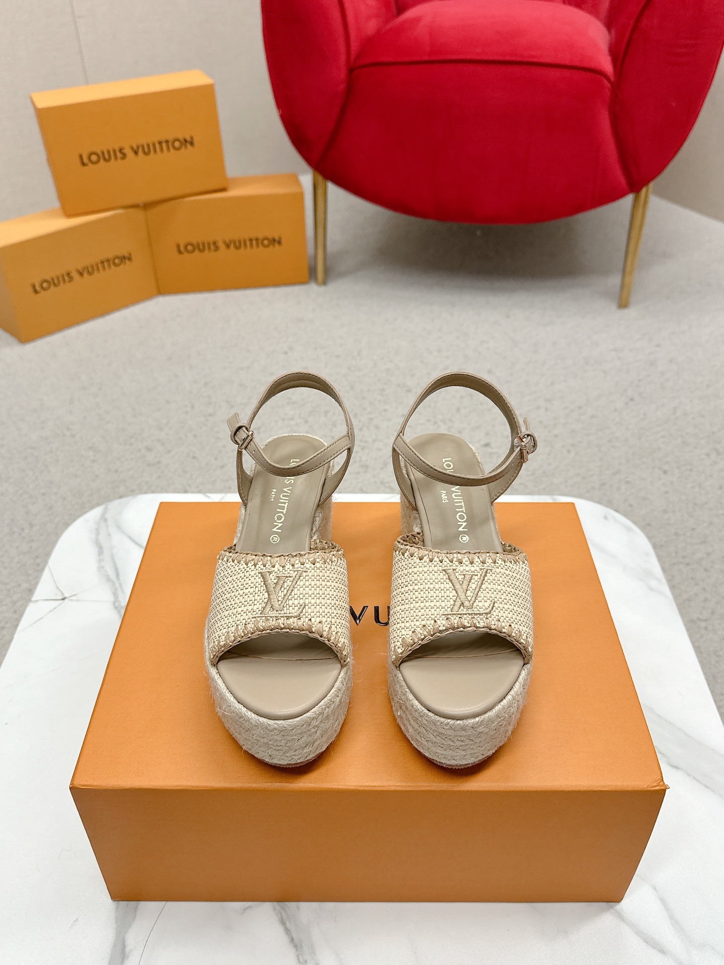 루이비통 봄여름 신상 무*카미 타카시 콜라보 로프 웨지힐 샌들