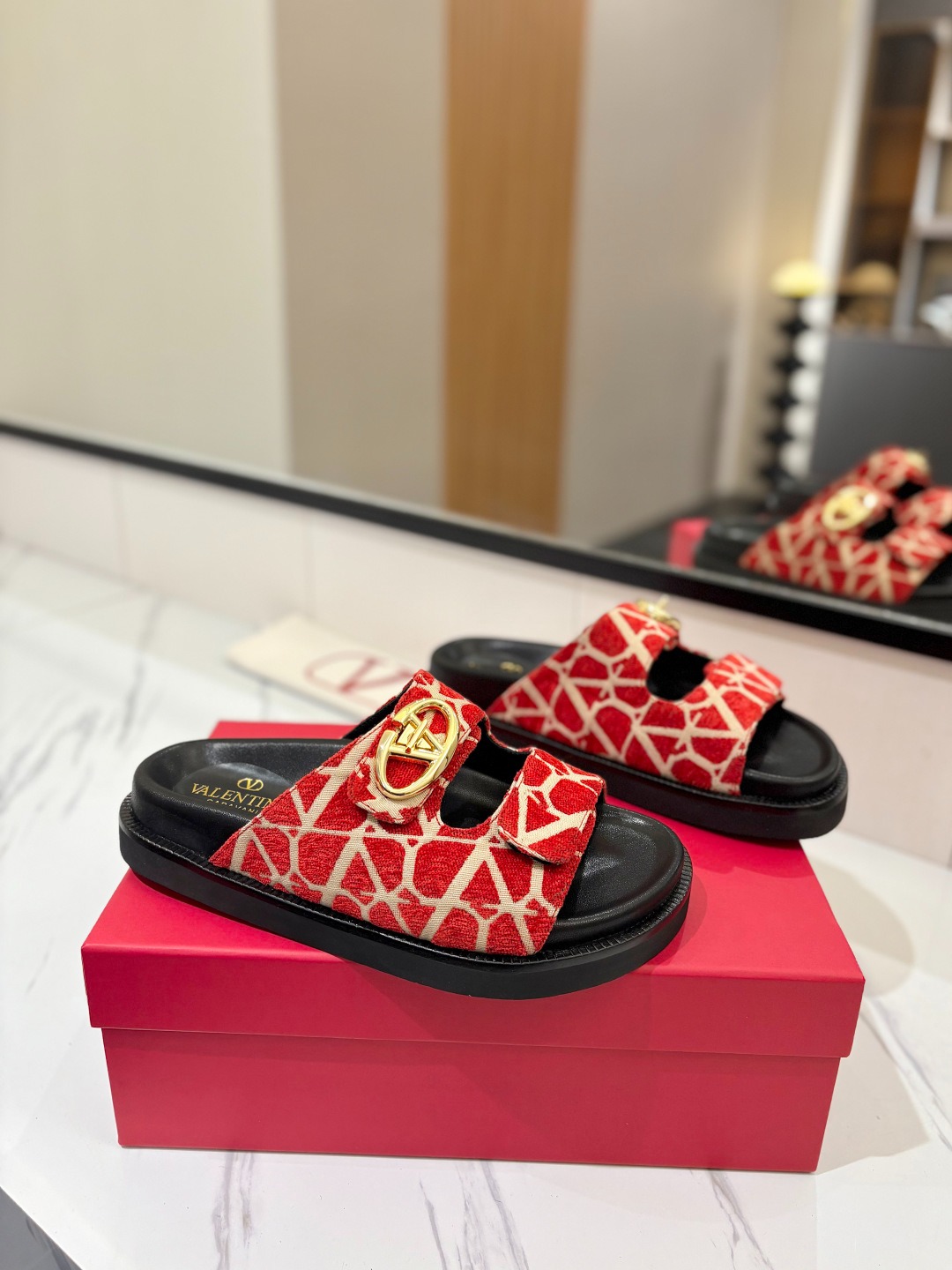 발렌티노 2025ss 신상 슬리퍼