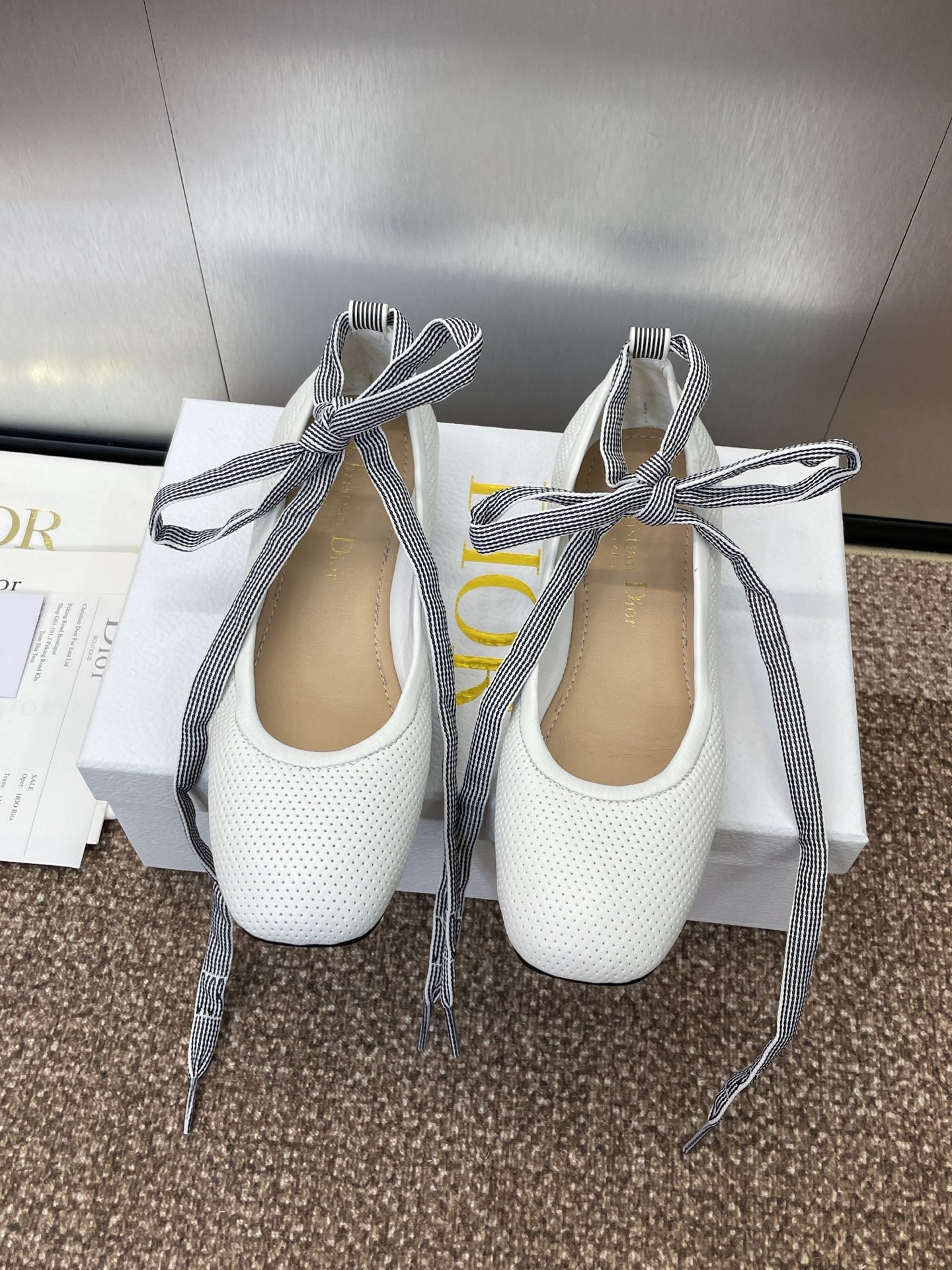 디올 2025 신상 D-Journey 발레리나 단화