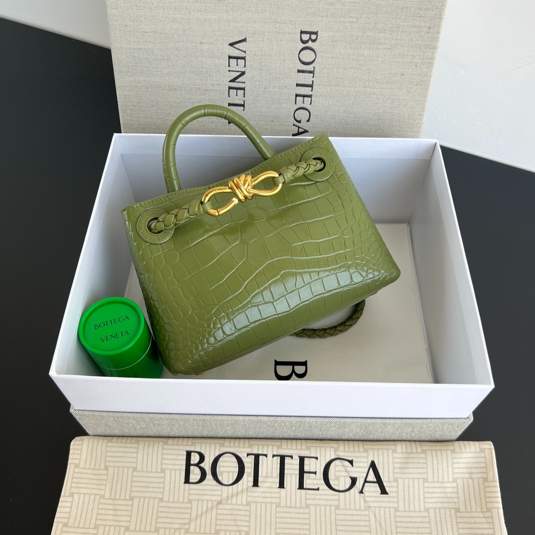 보*가 베네타 나파 레더 스몰 안디아모 토트백