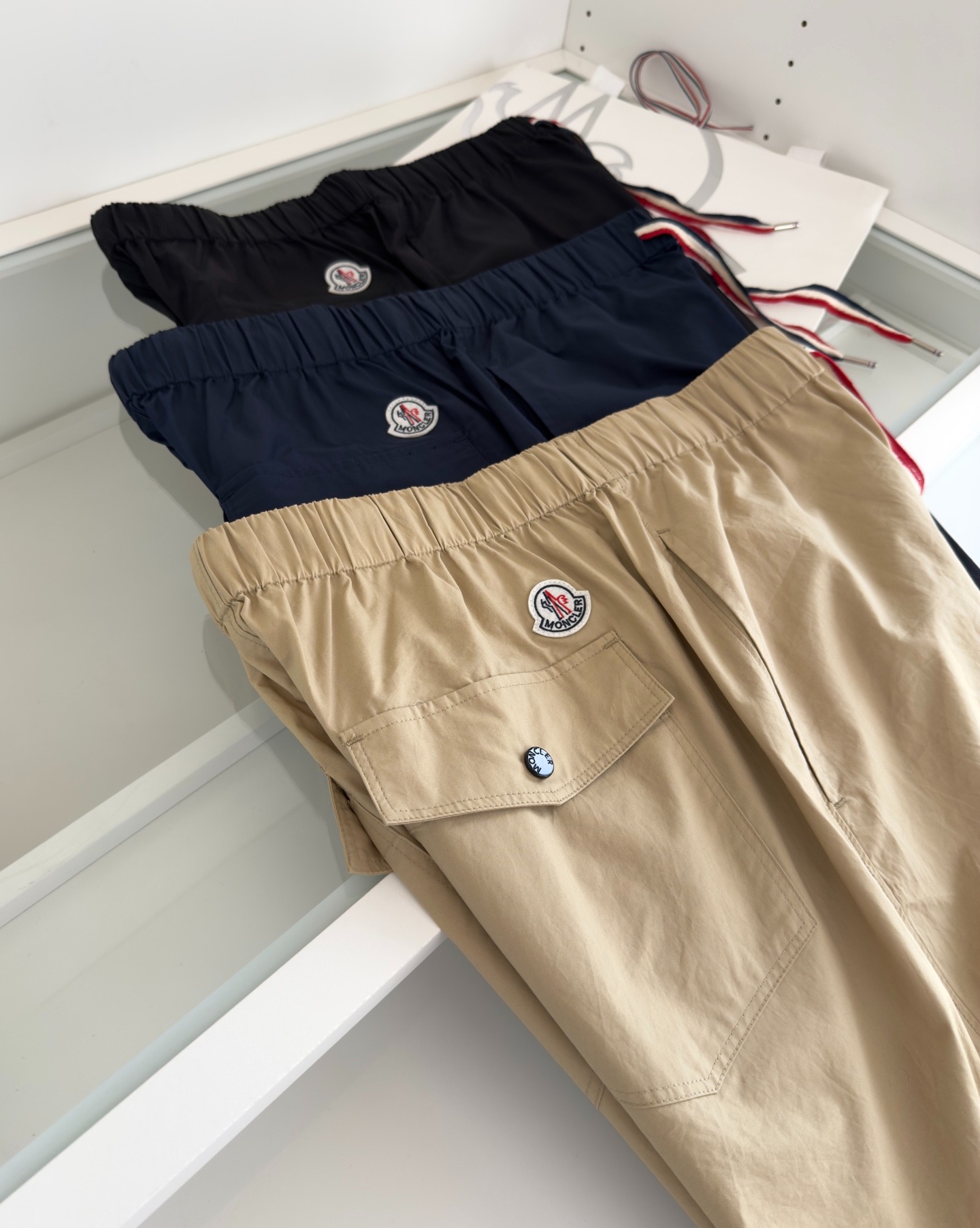 몽클레어 2025 봄여름 슬림핏 밴딩 캐주얼 팬츠