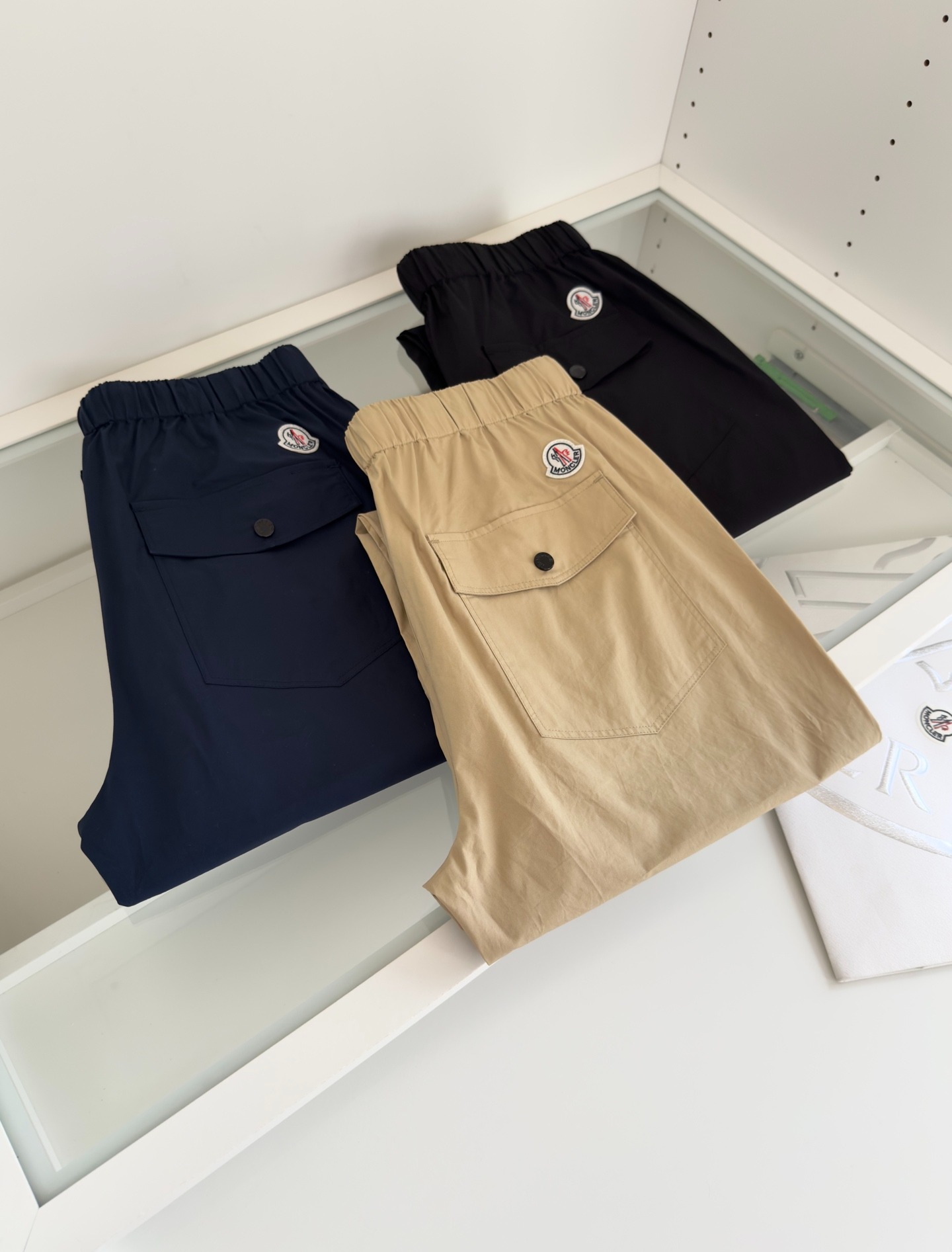 몽클레어 2025 봄여름 슬림핏 밴딩 캐주얼 팬츠