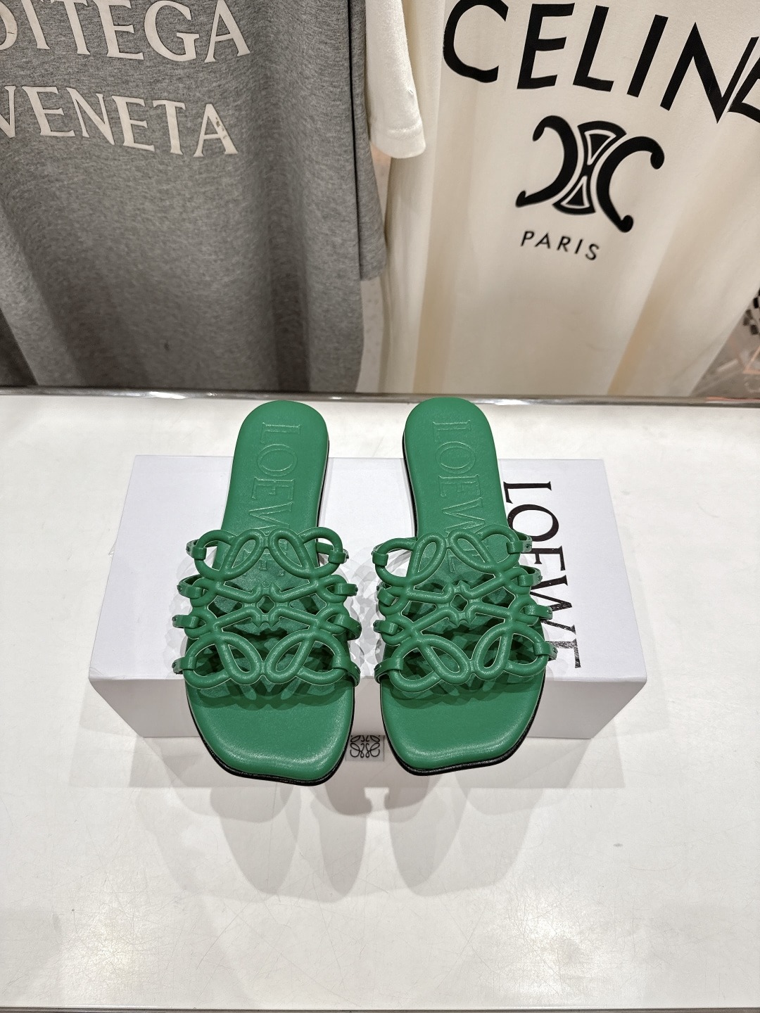 로에베 25ss 신상 빈티지 플랫 비치 슬리퍼