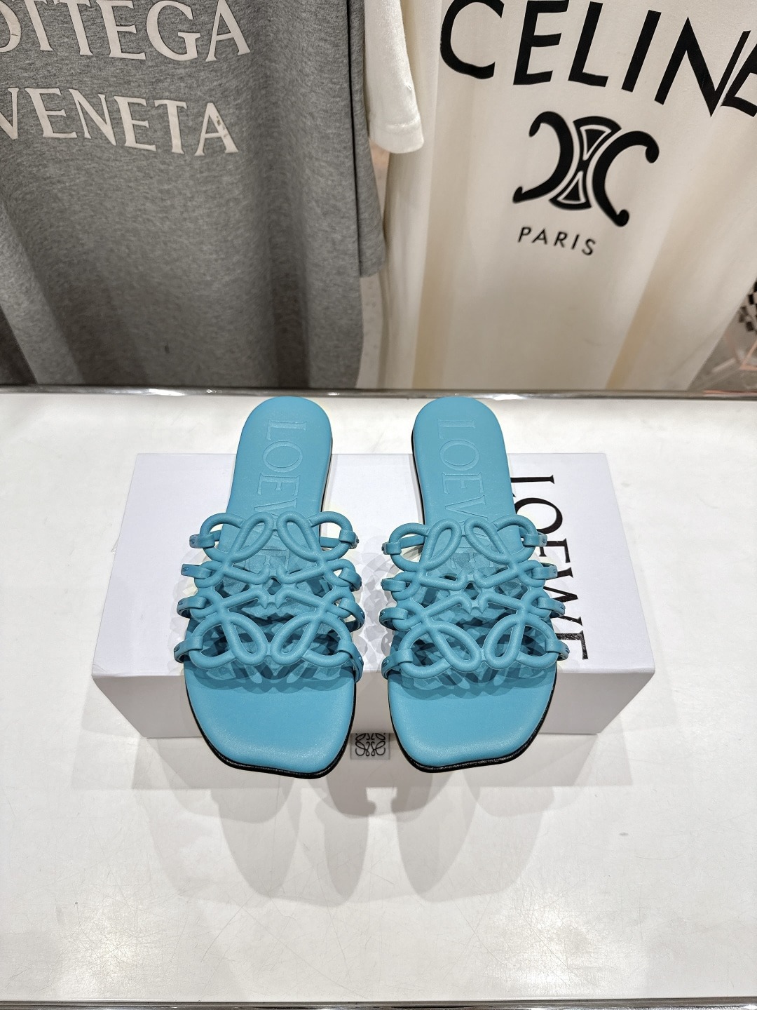 로에베 25ss 신상 빈티지 플랫 비치 슬리퍼