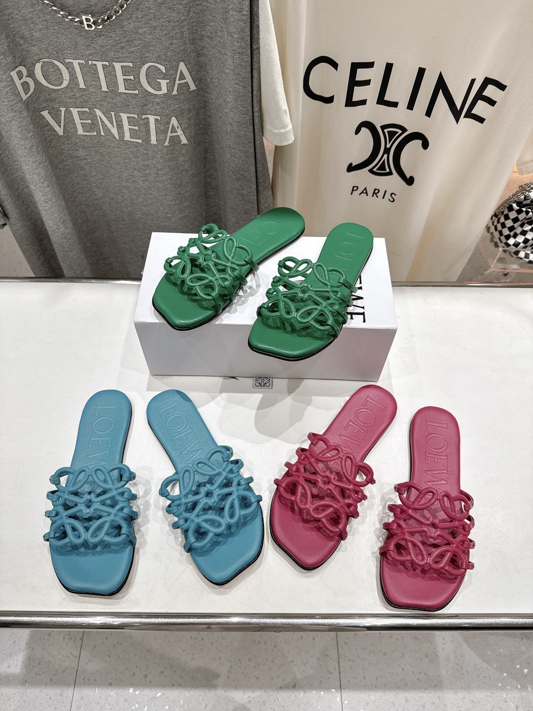 로에베 25ss 신상 빈티지 플랫 비치 슬리퍼