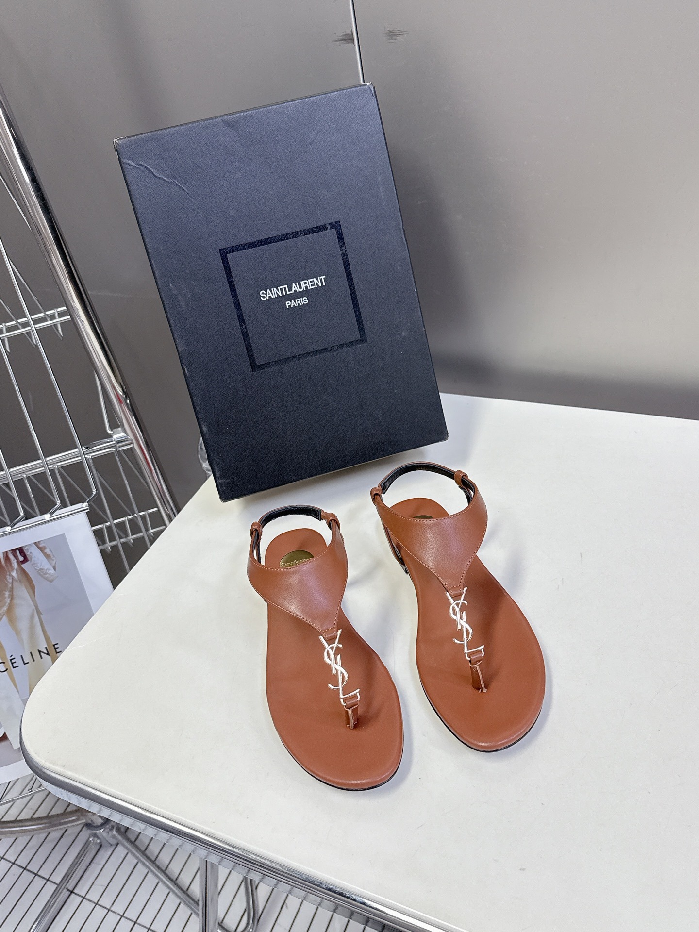 입생로랑 클래식 샌들