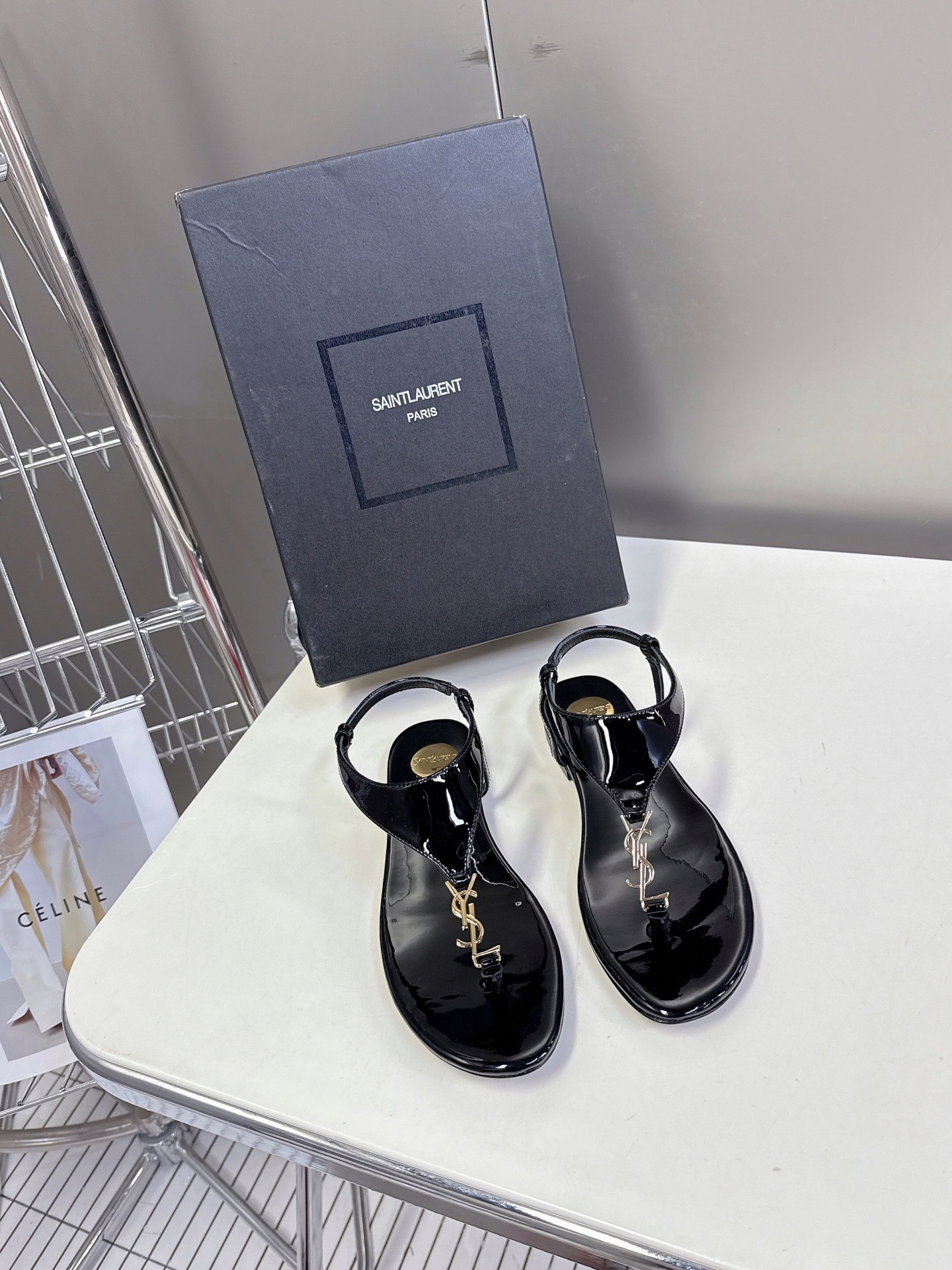 입생로랑 클래식 샌들