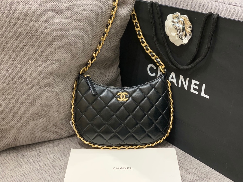 샤넬 23B CC 로고 체인 호보백 