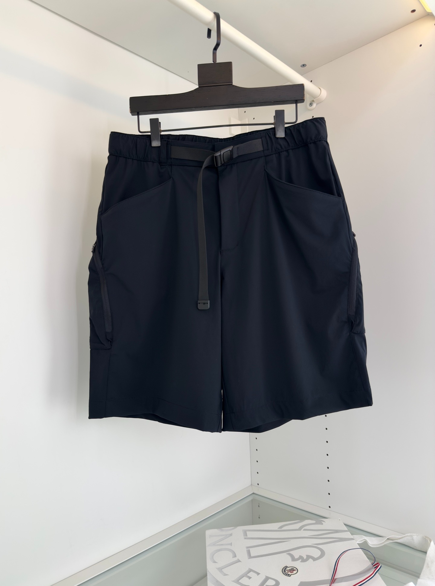 몽클레어 2025 봄여름 얇은 5부 숏팬츠