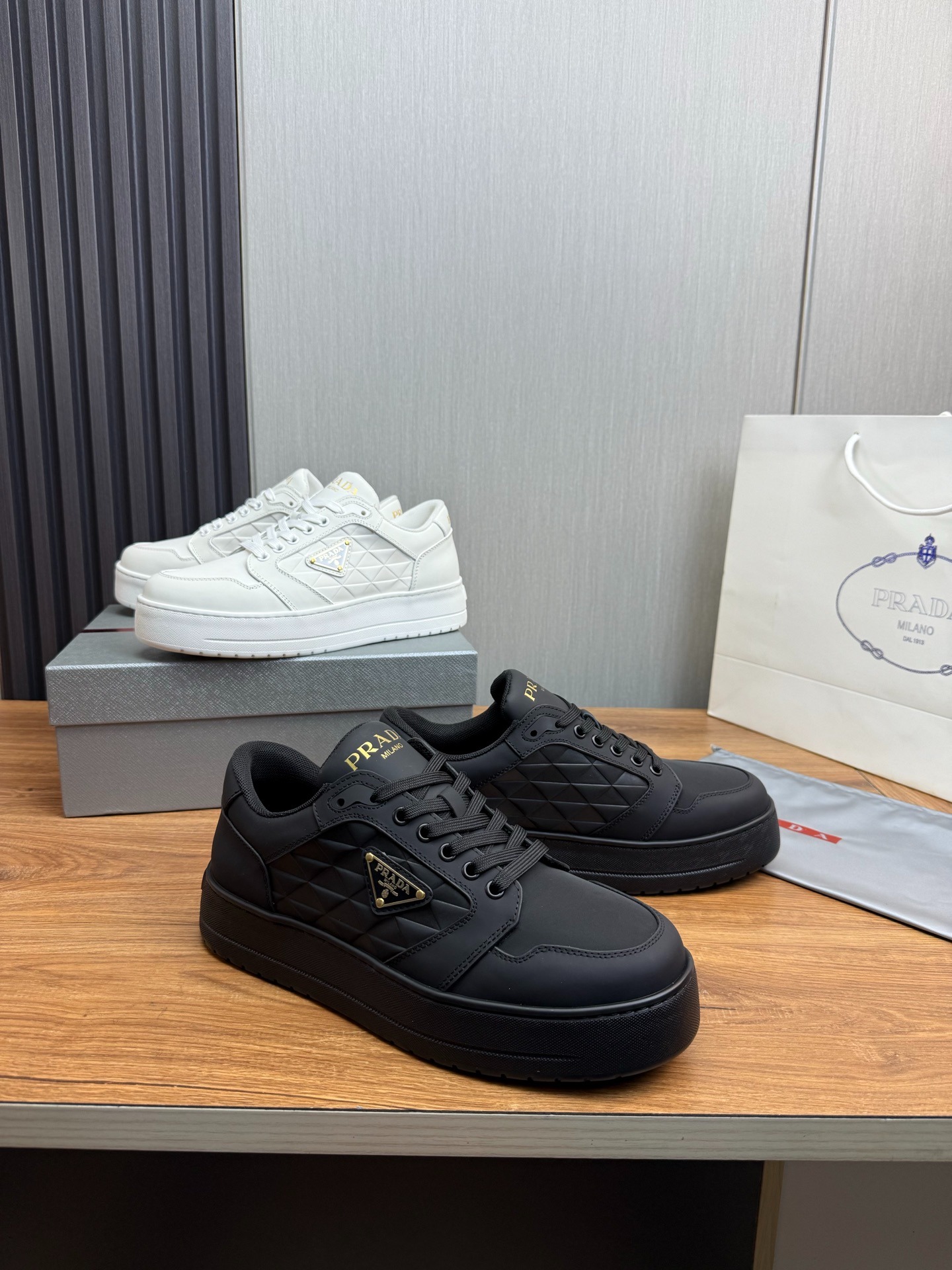 프라다 스니커즈