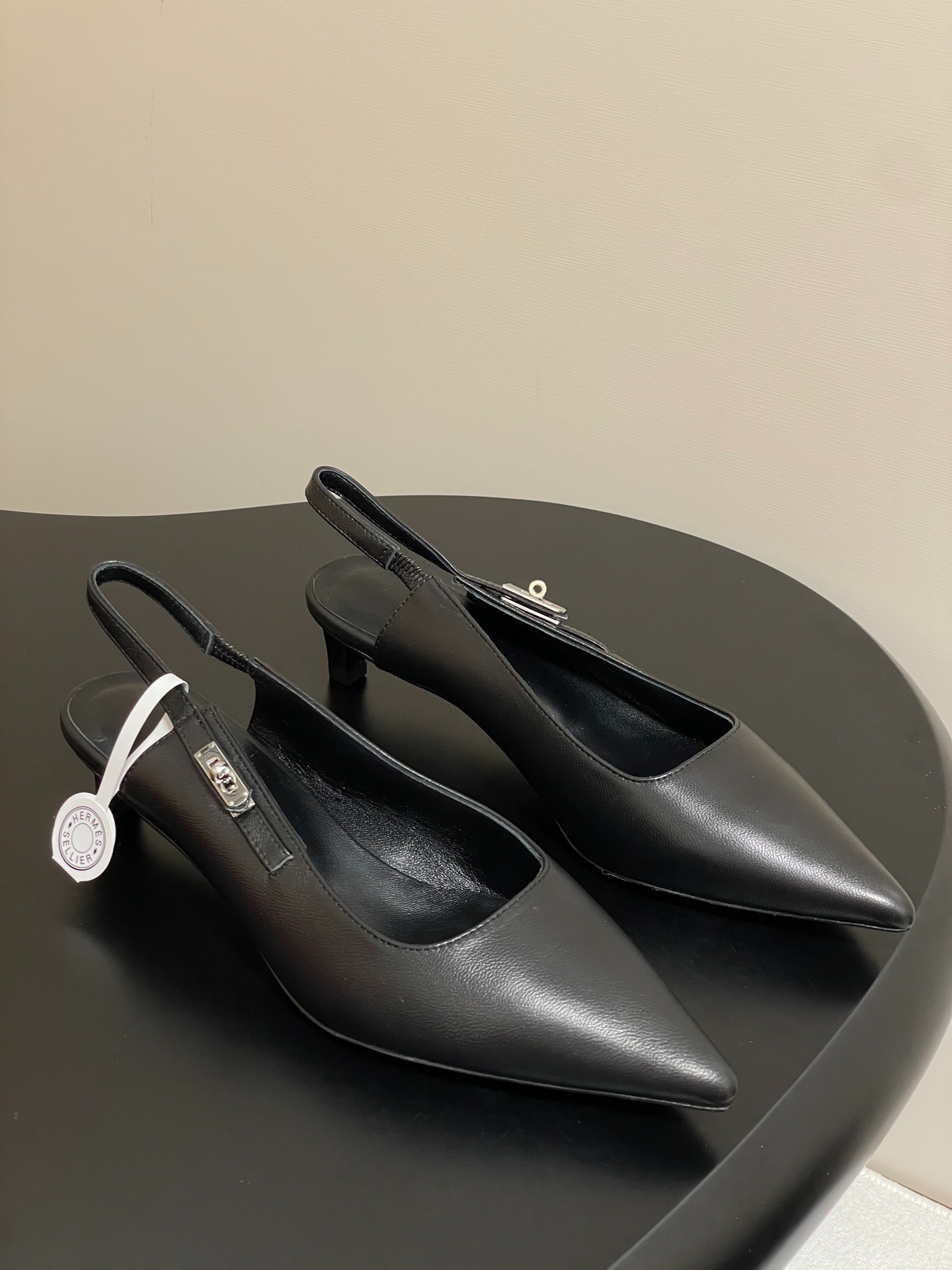 에르메스 25s봄여름 신상 버클힐 샌들