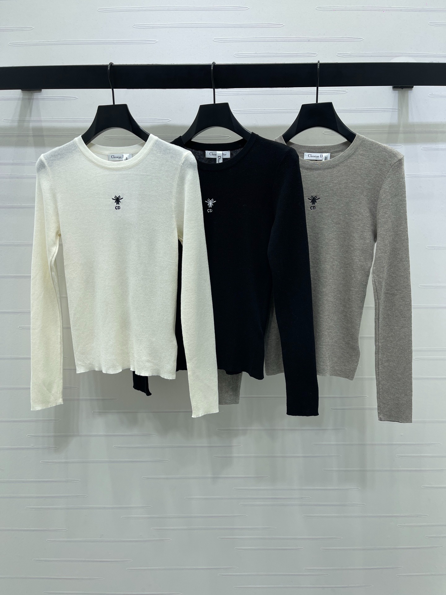 디올 25년 신상 자수 니트 긴팔