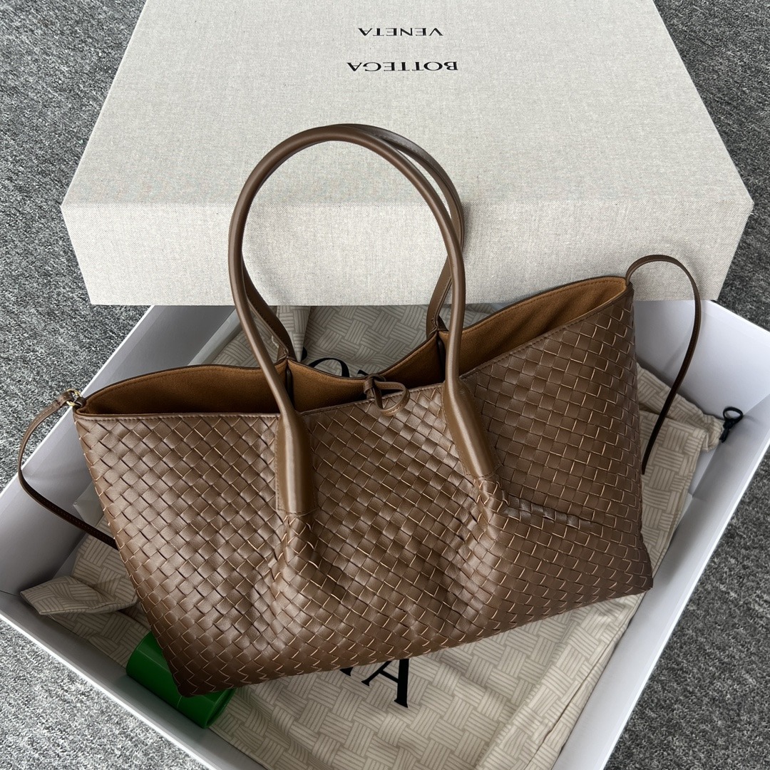 보*가 베네타 25 피나코테카 미디움 도트백