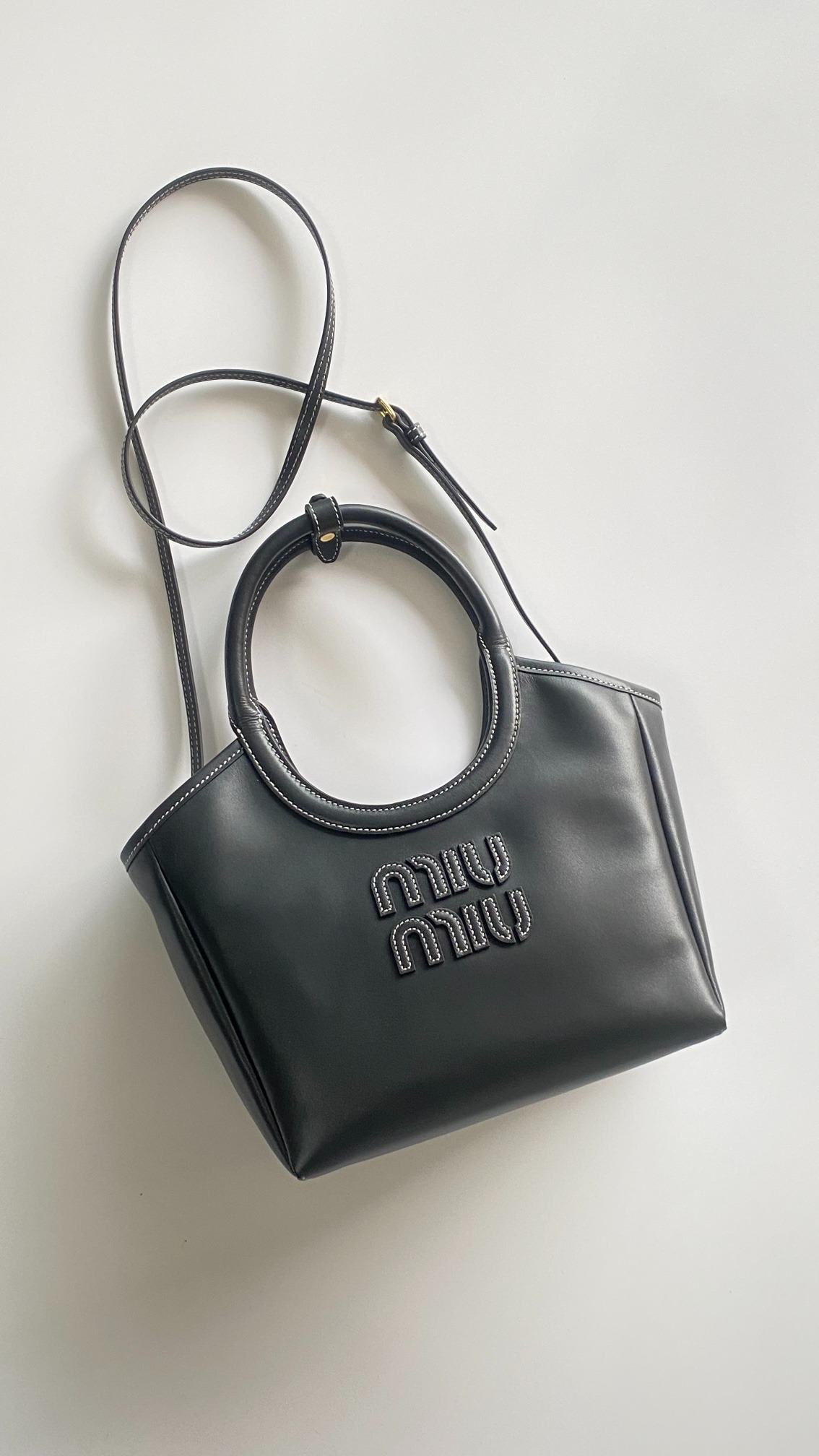 미우미우 아이비 레더 백