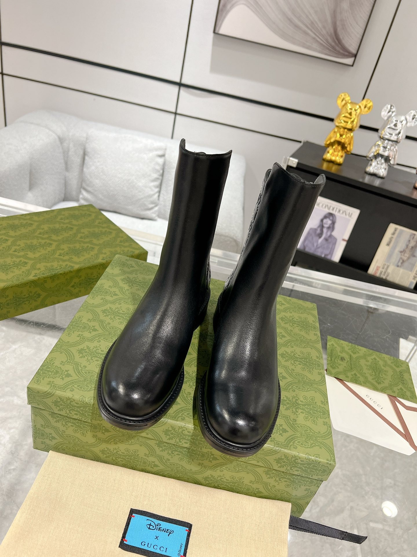 구찌 클래식 소가죽 엠보싱 부츠