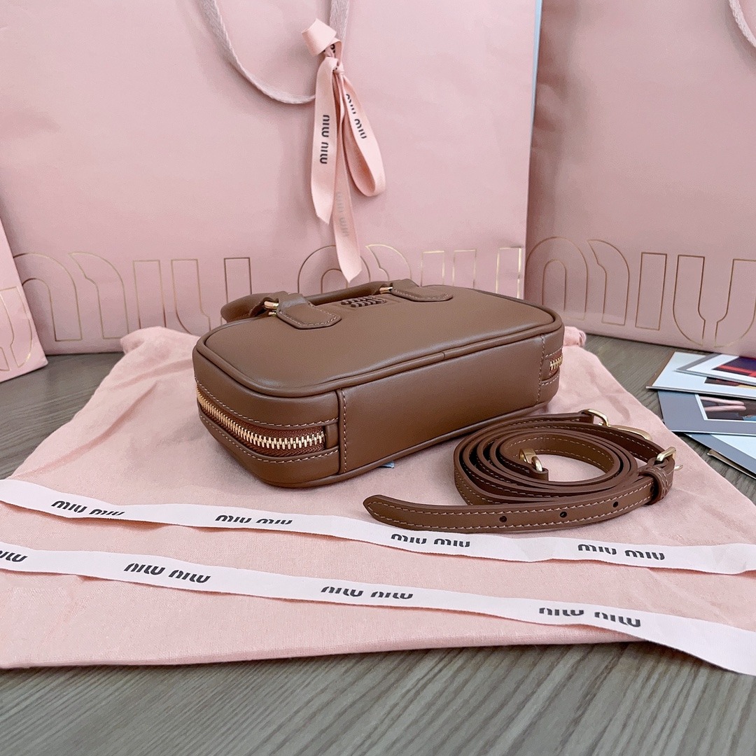 미우미우 아르카디 핸드백