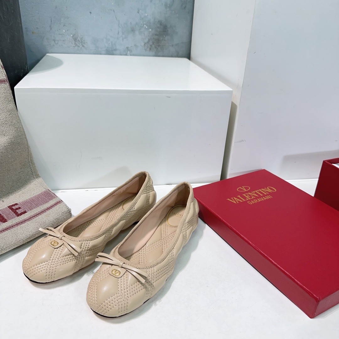 발렌티노 25 봄여름 최신 플랫 슈즈
