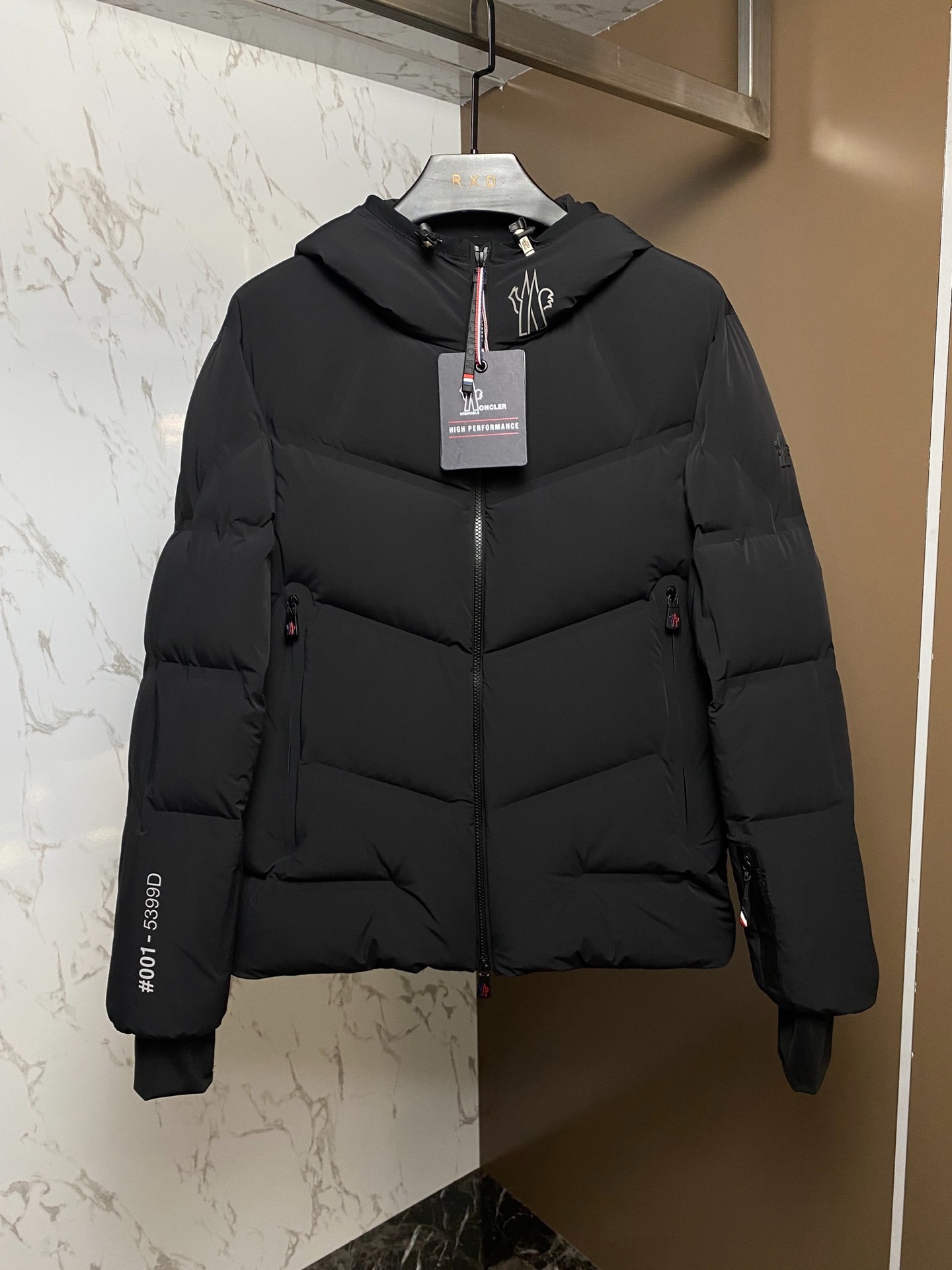 몽클레어 아세사즈 숏후드 구스다운