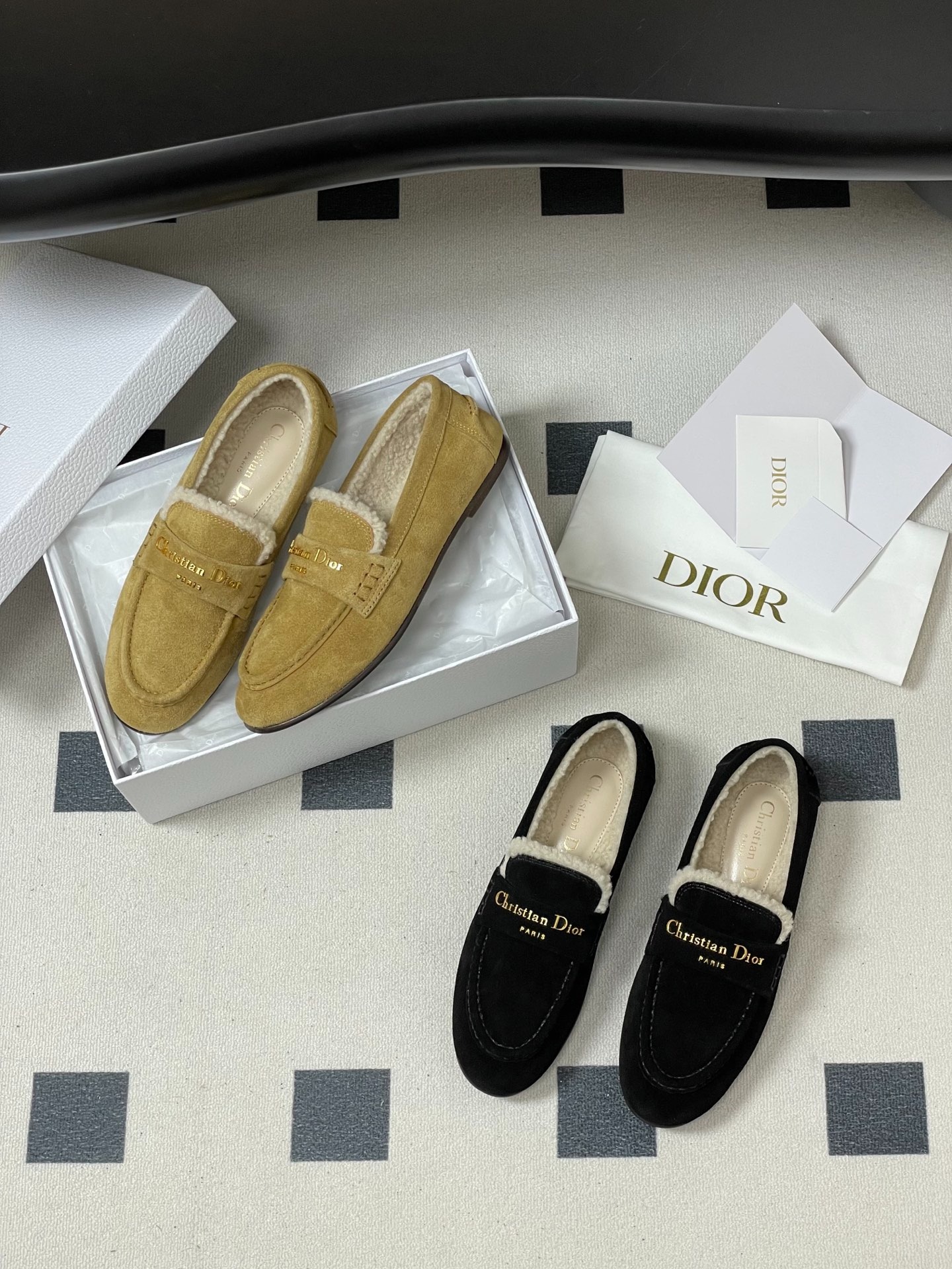 디올 신상 양털 로퍼