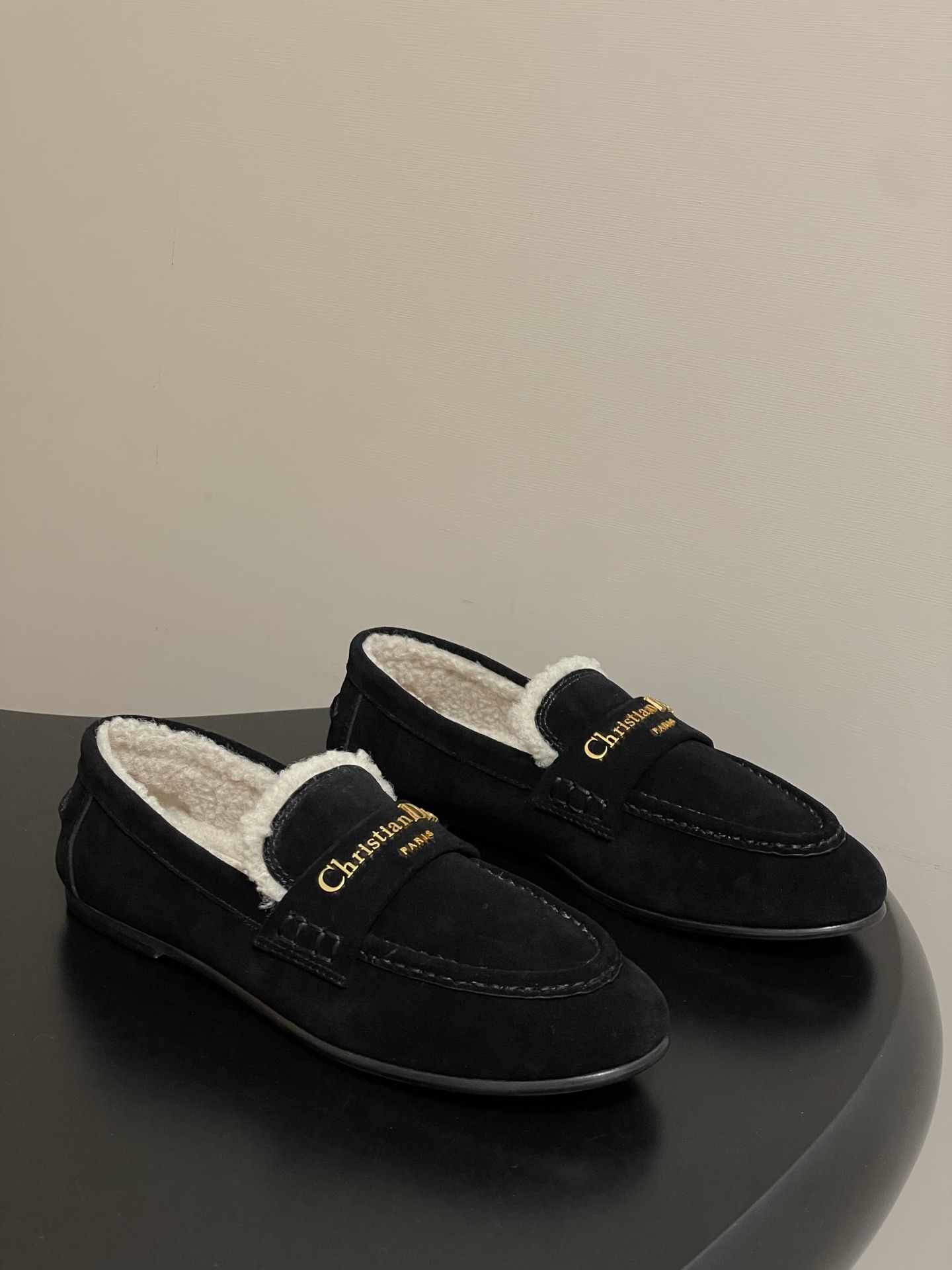 디올 신상 양털 로퍼