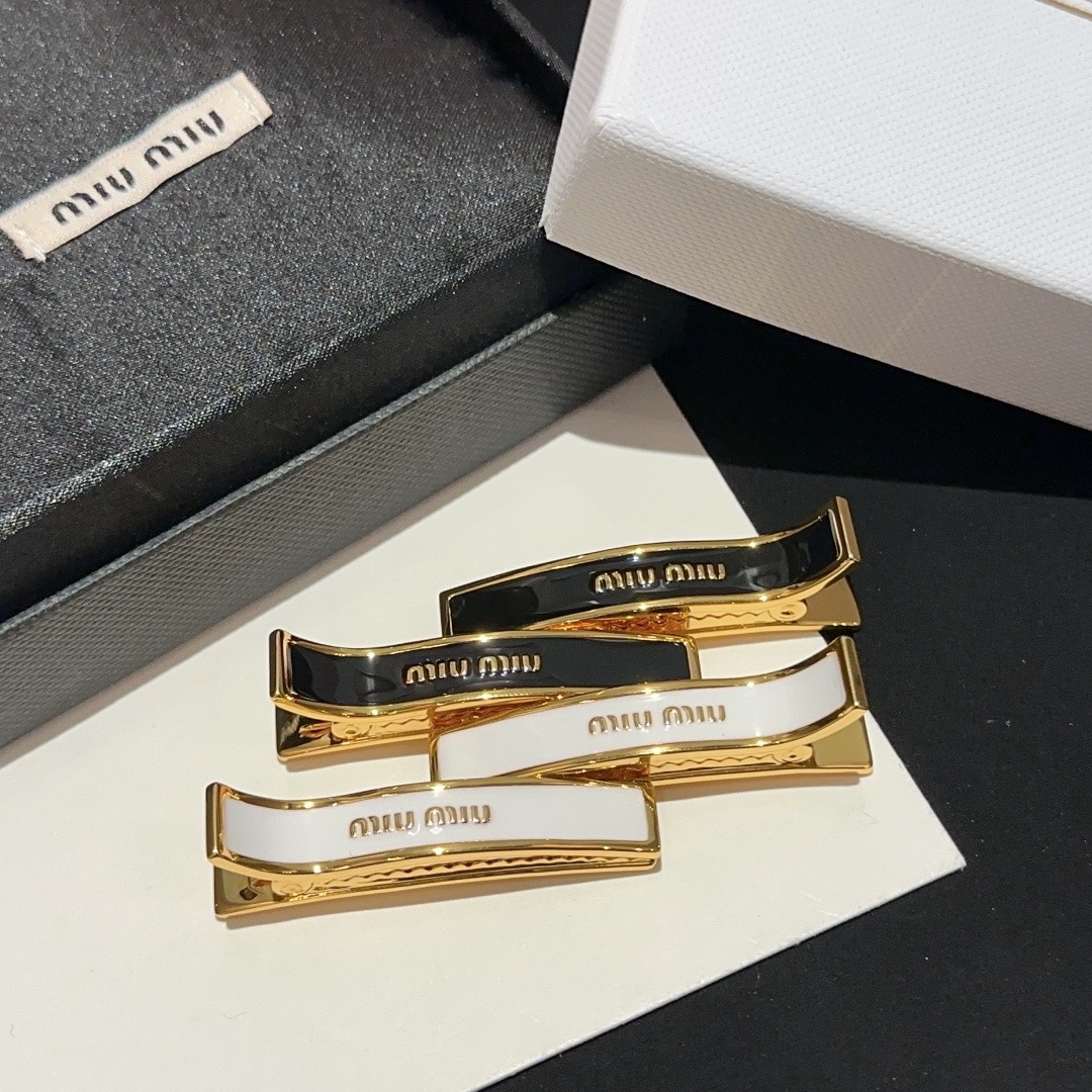 미우미우 흑백 투톤 헤어핀