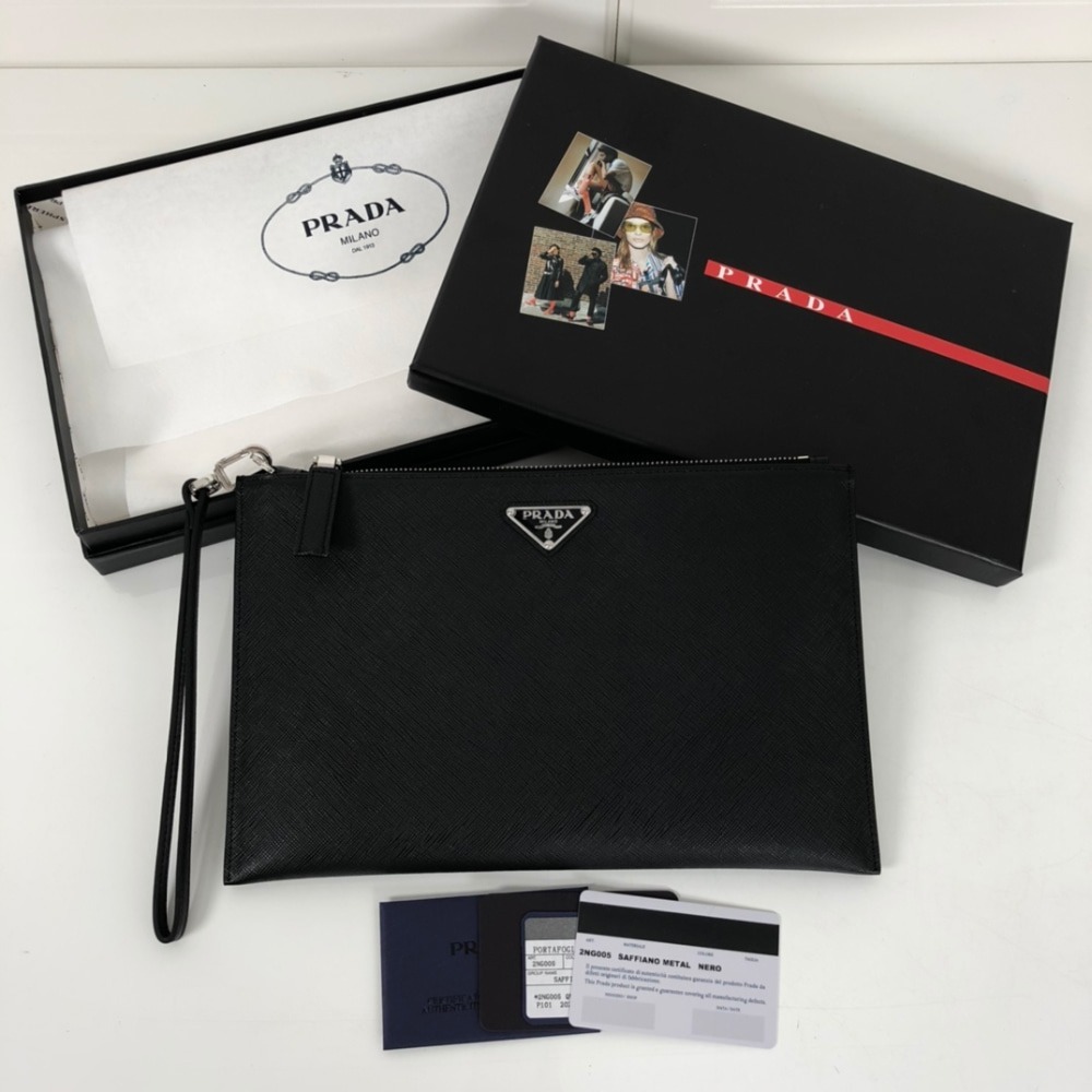 프라* 사피아노 삼각 로고 가죽 클러치 2NG005