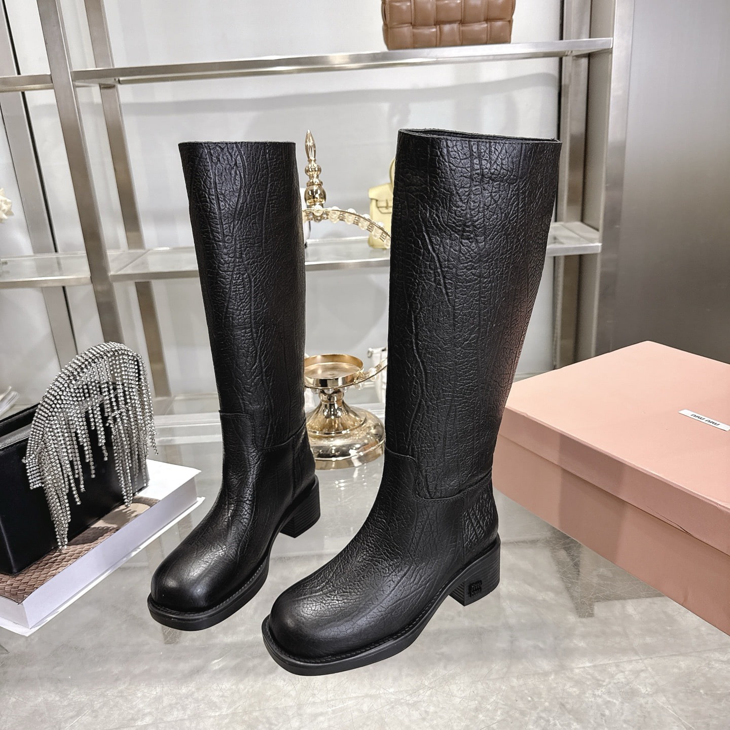 미우미우 앵클 가죽 부츠