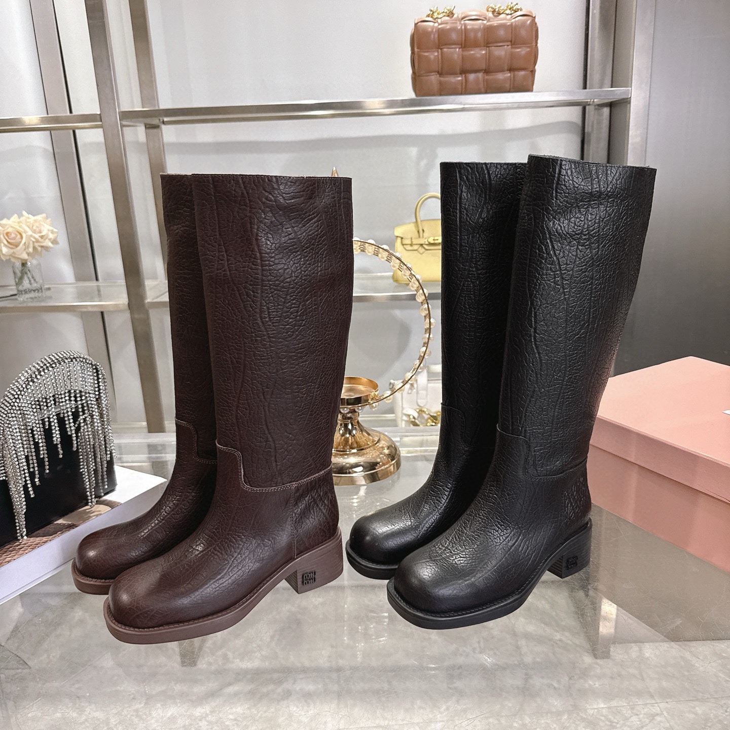 미우미우 앵클 가죽 부츠