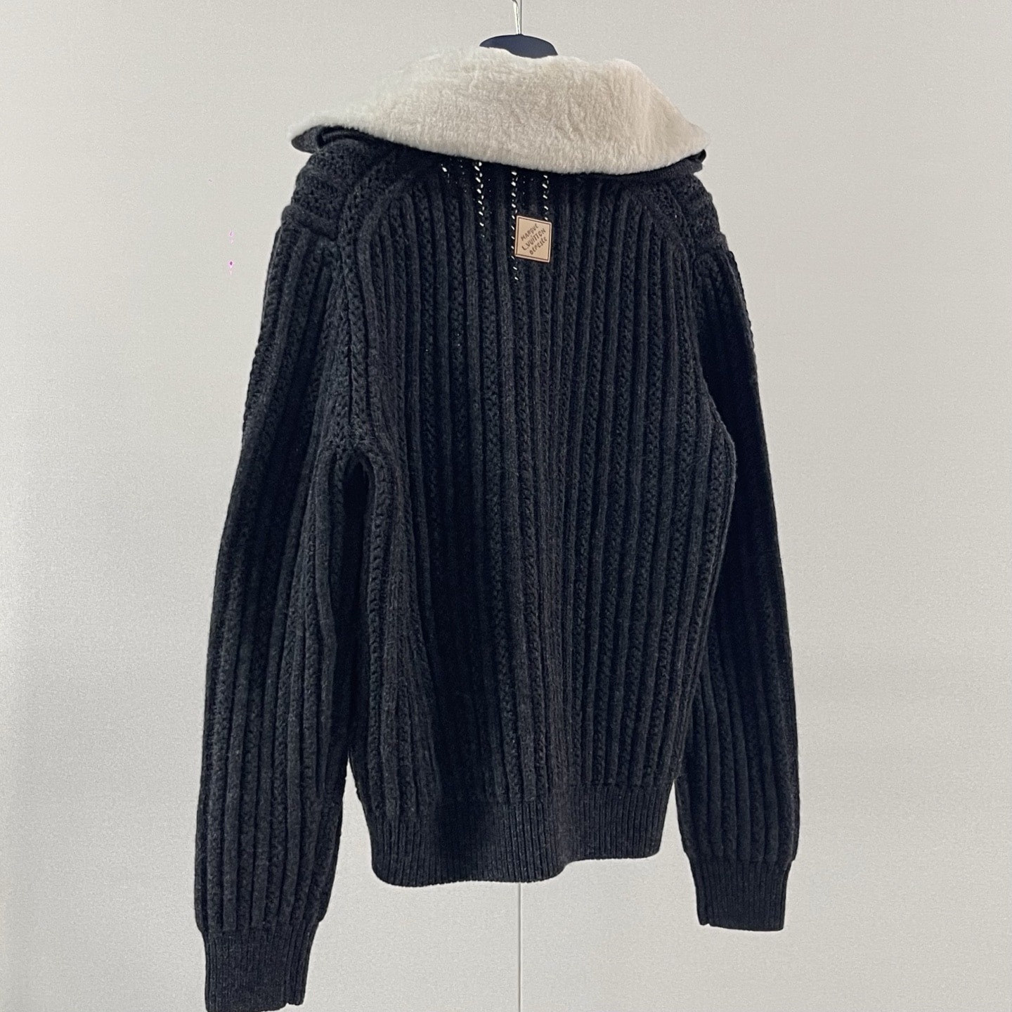 루이비통 26ss 신상 터틀넥 울 니트 코트