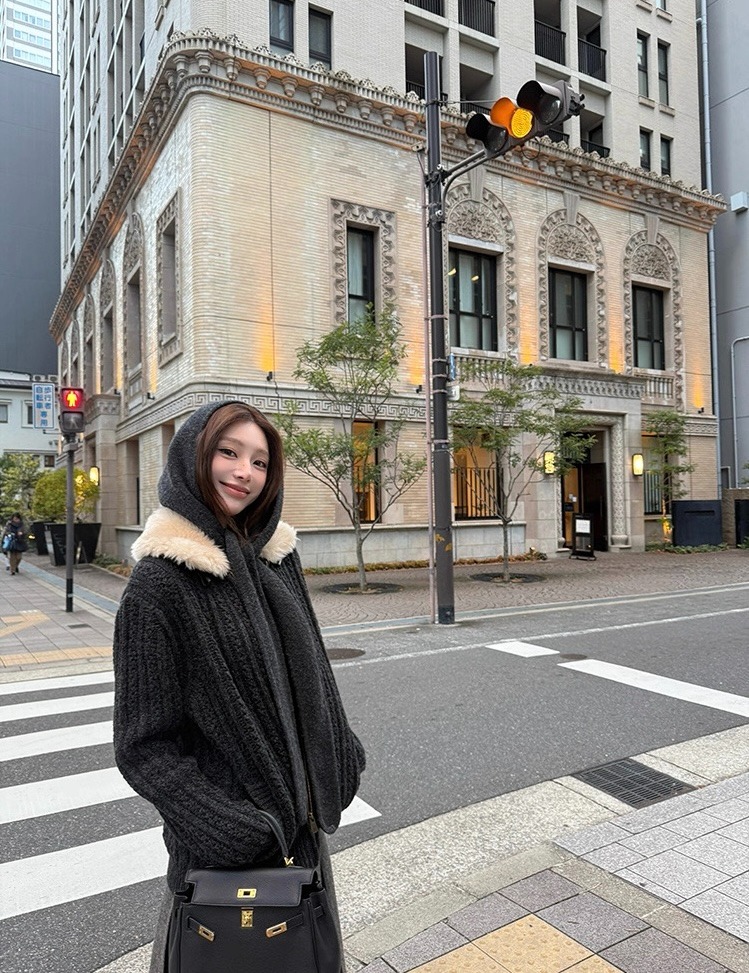 루이비통 26ss 신상 터틀넥 울 니트 코트