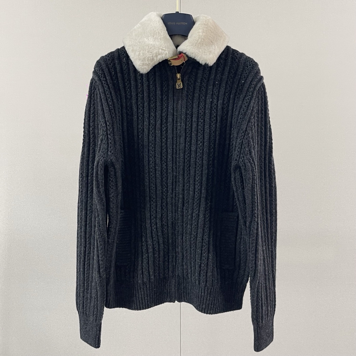 루이비통 26ss 신상 터틀넥 울 니트 코트