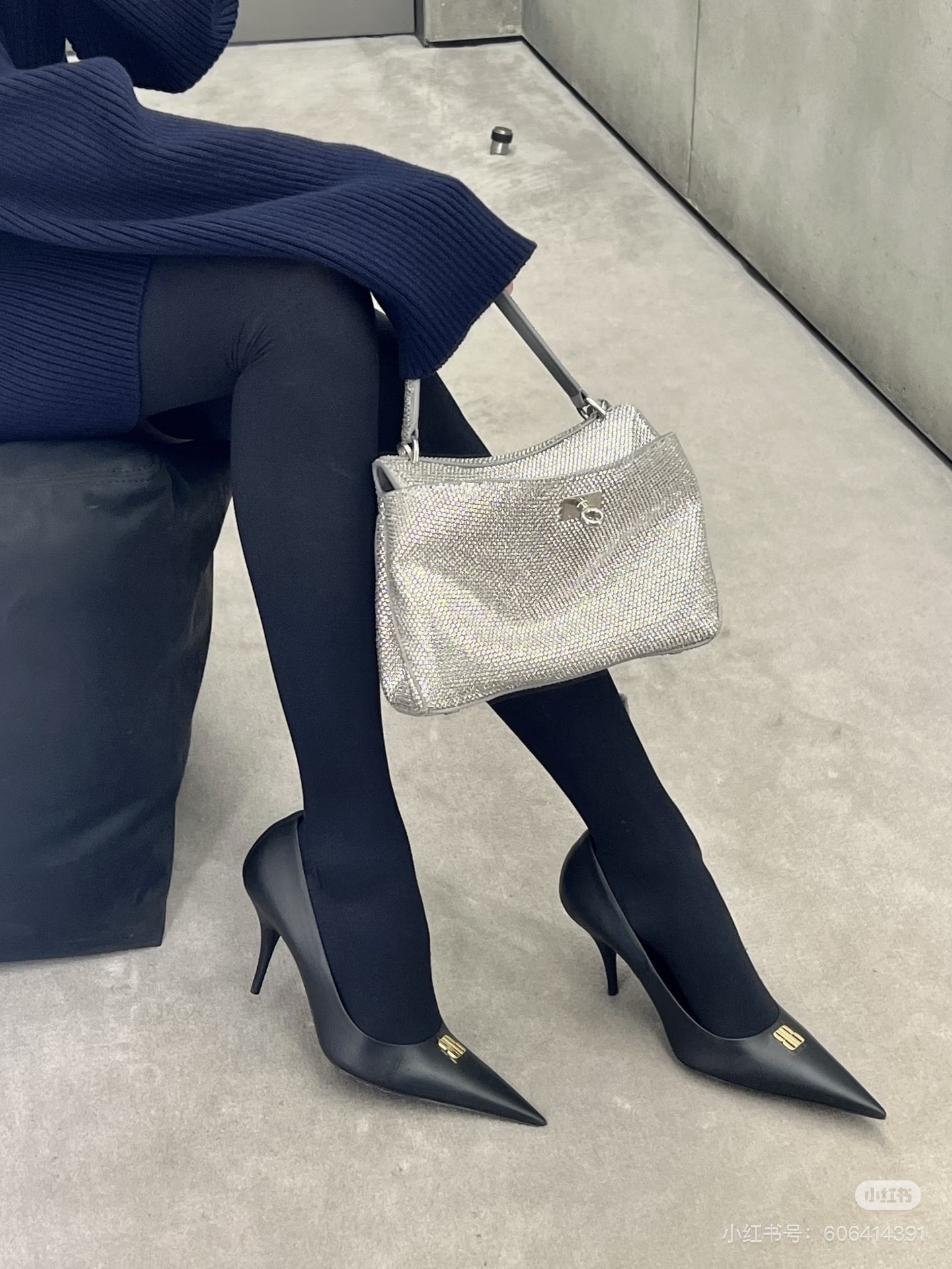 발렌시아가 시그니처 버클 힐