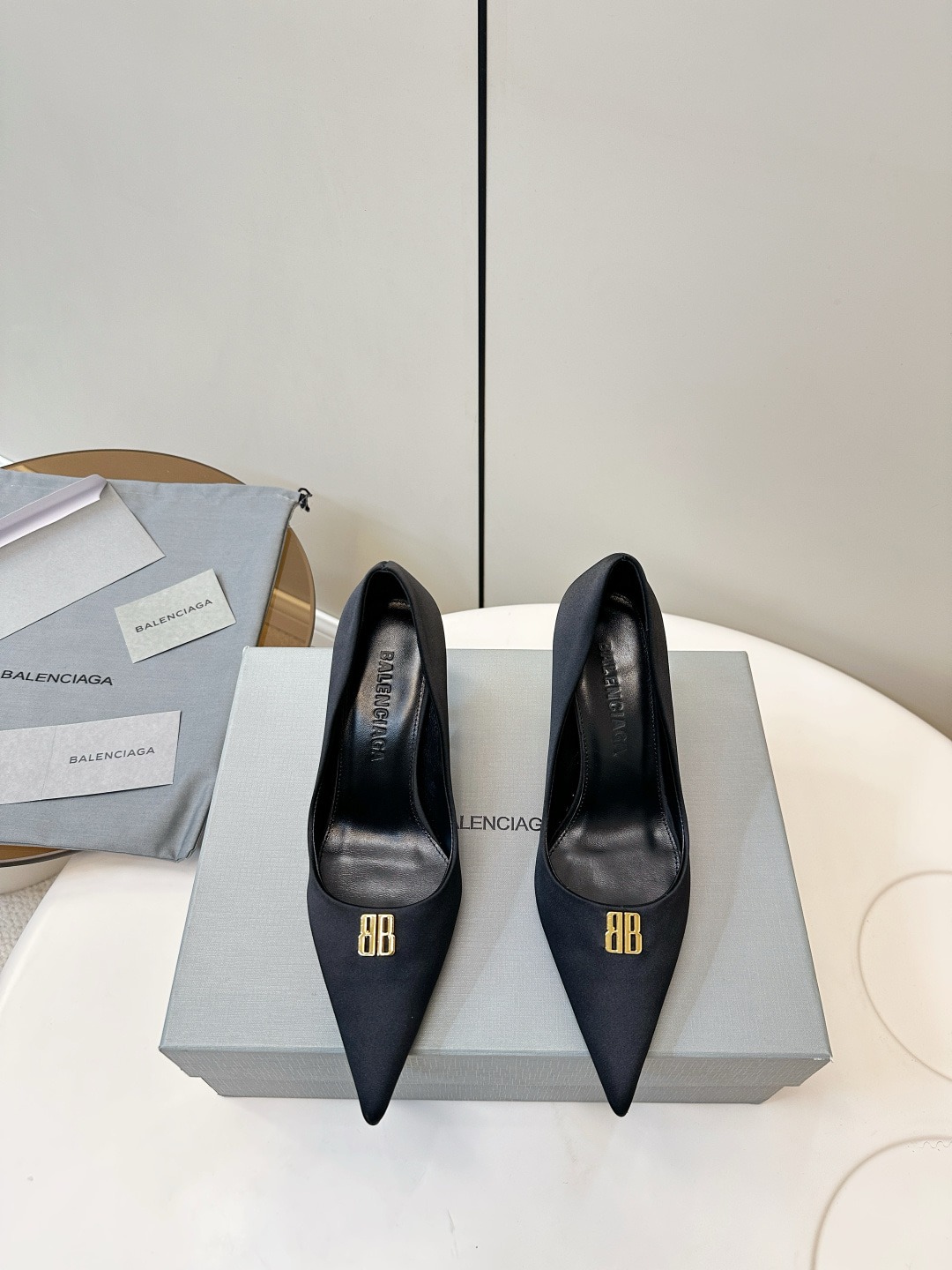 발렌시아가 시그니처 버클 힐