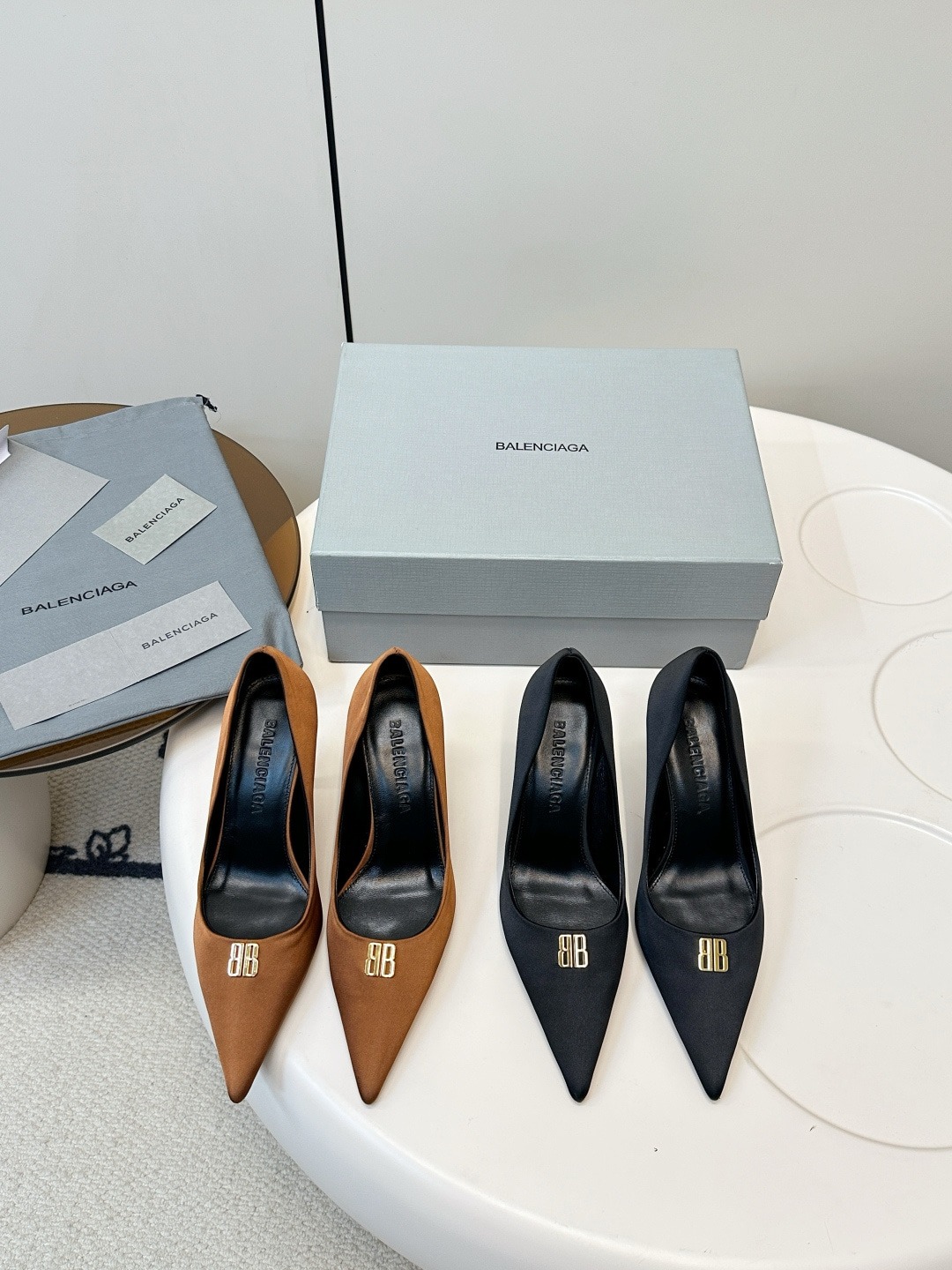 발렌시아가 시그니처 버클 힐