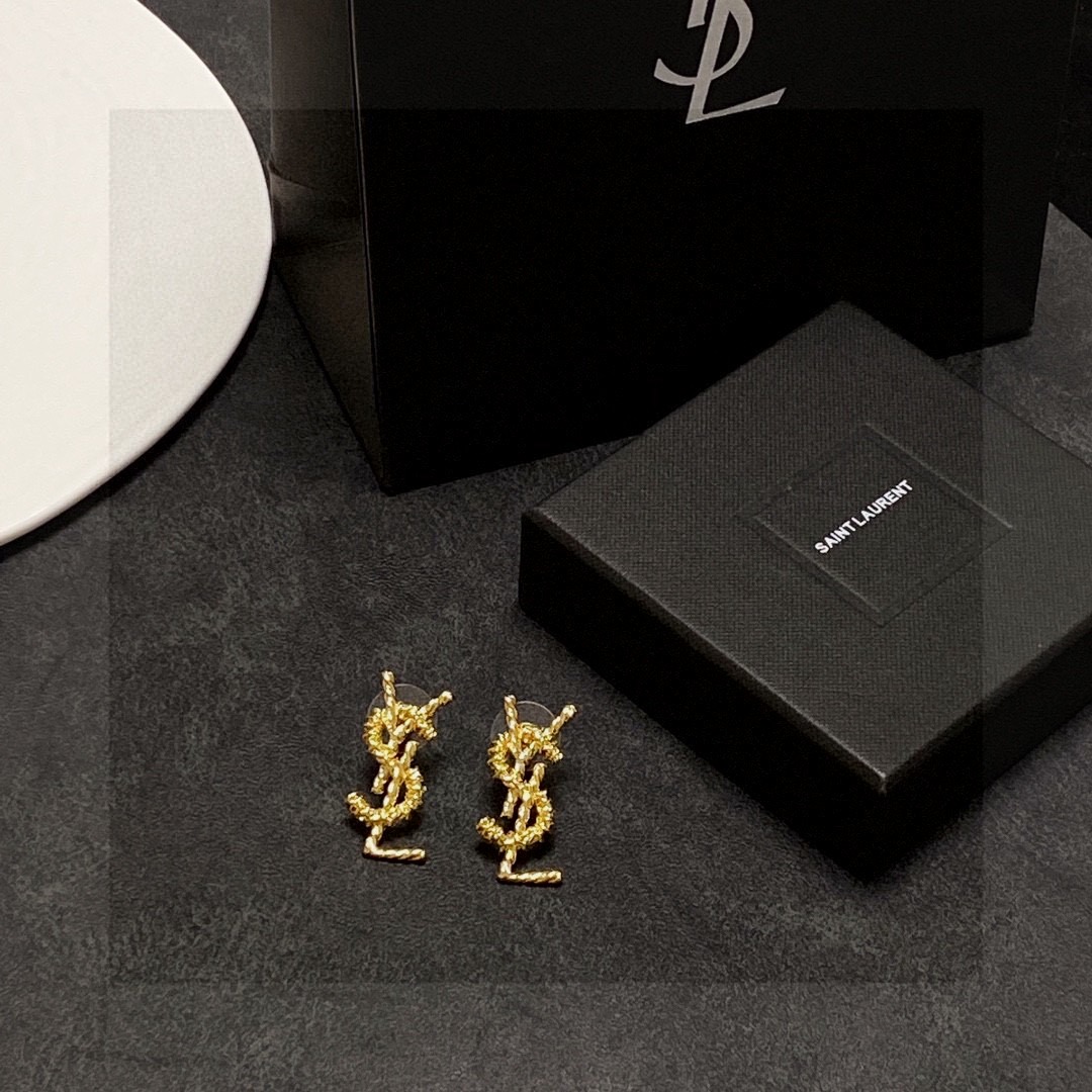 입생로랑 신상 이어링