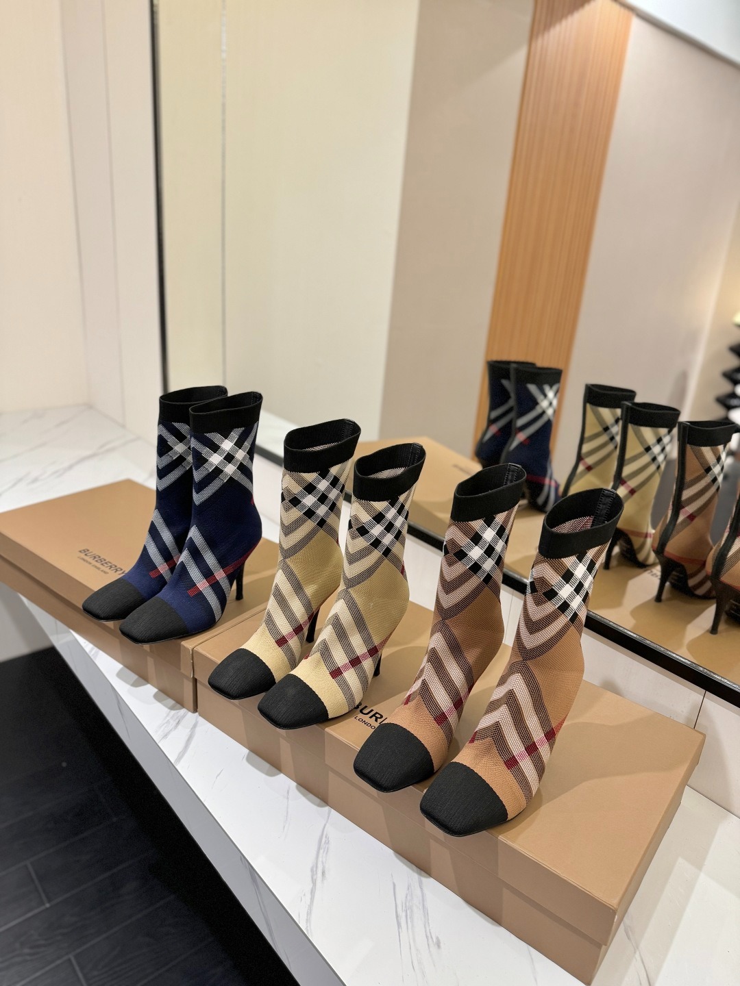 버버리 25 니트 체크 부츠