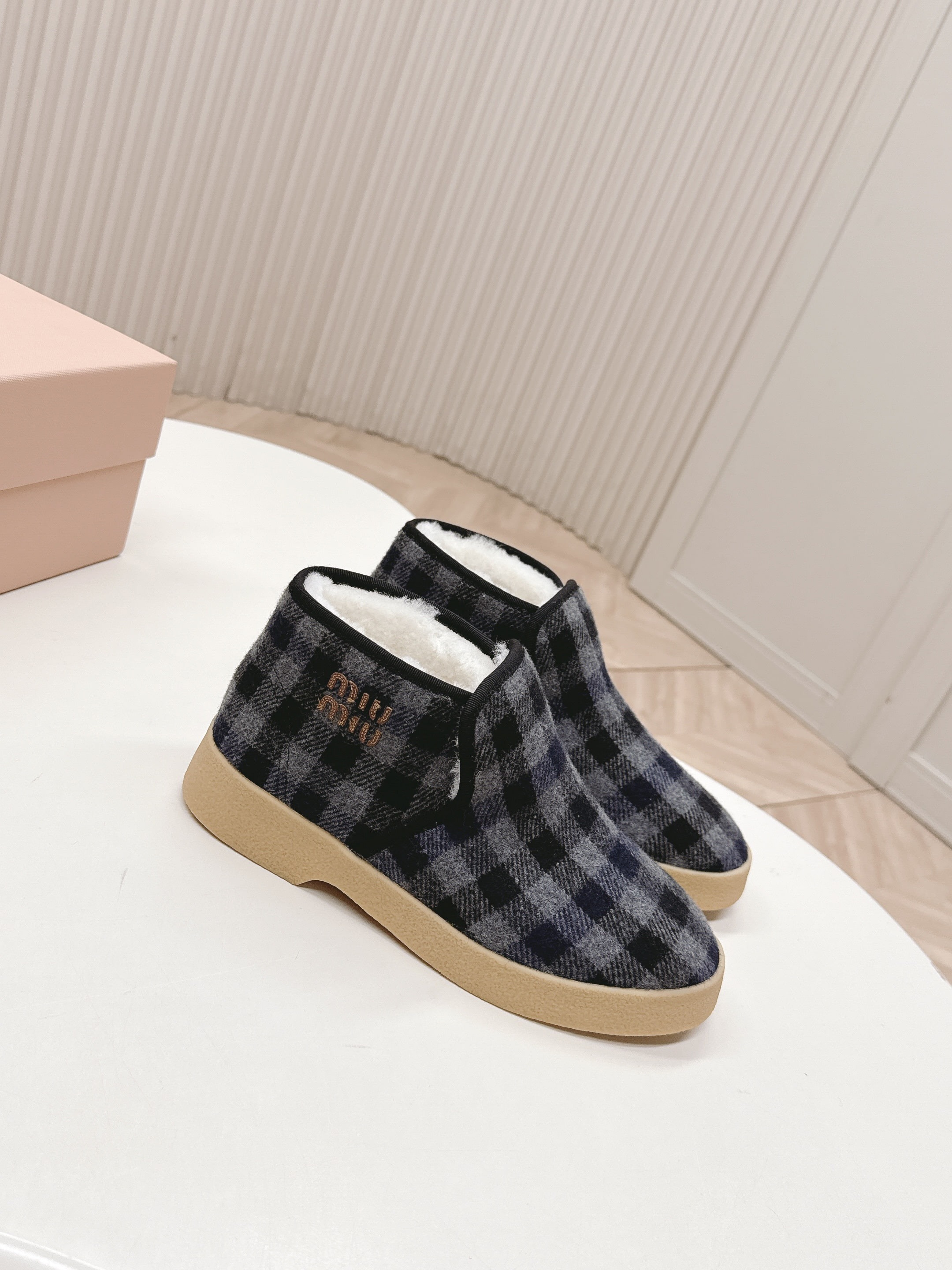 미우미우 스웨이드 부츠