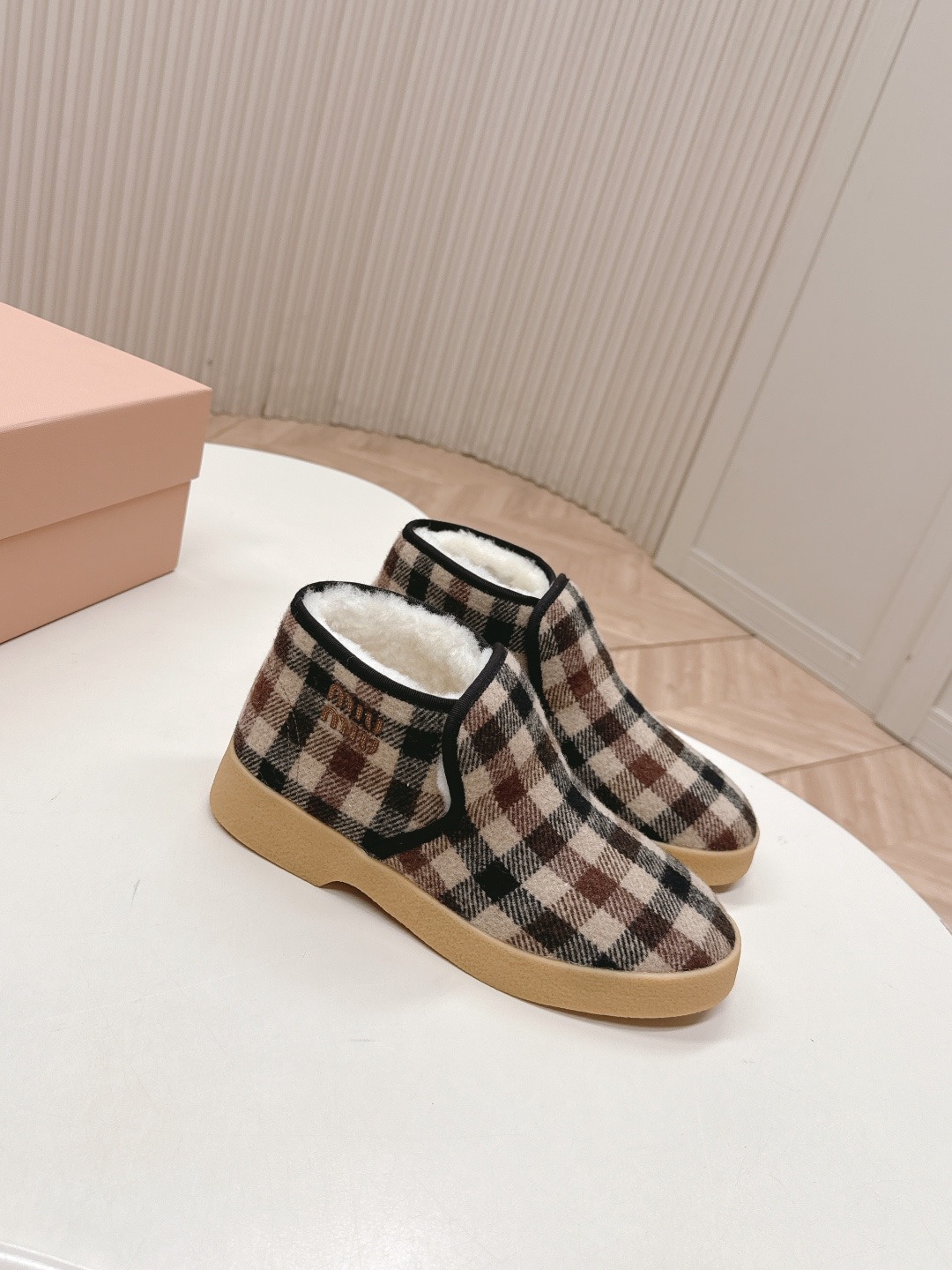 미우미우 스웨이드 부츠