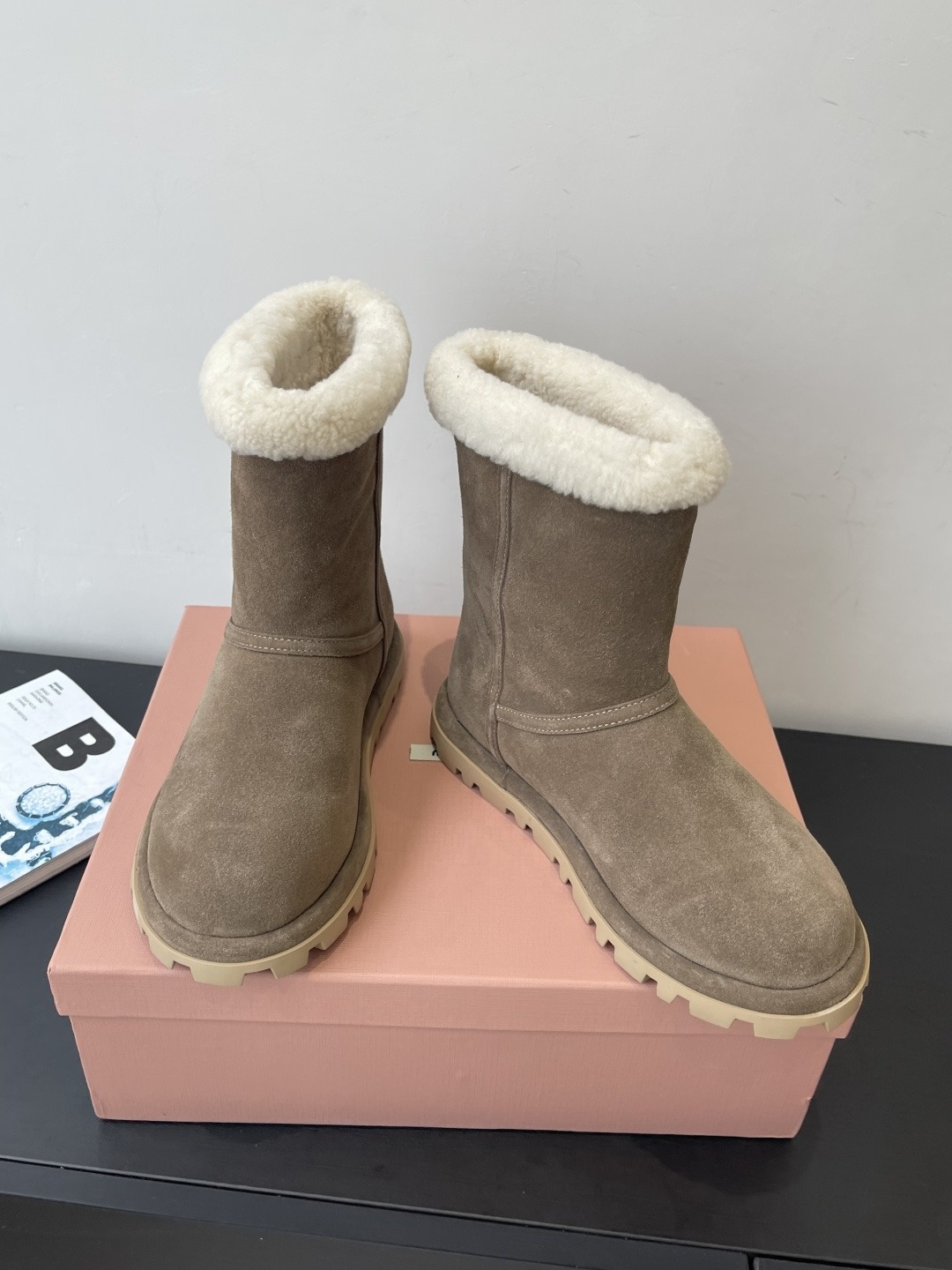 미우미우 신상 털부츠