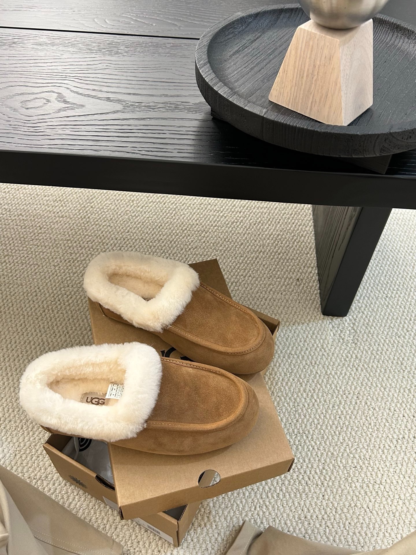 어그 25F/W 신상 펌프스 로퍼