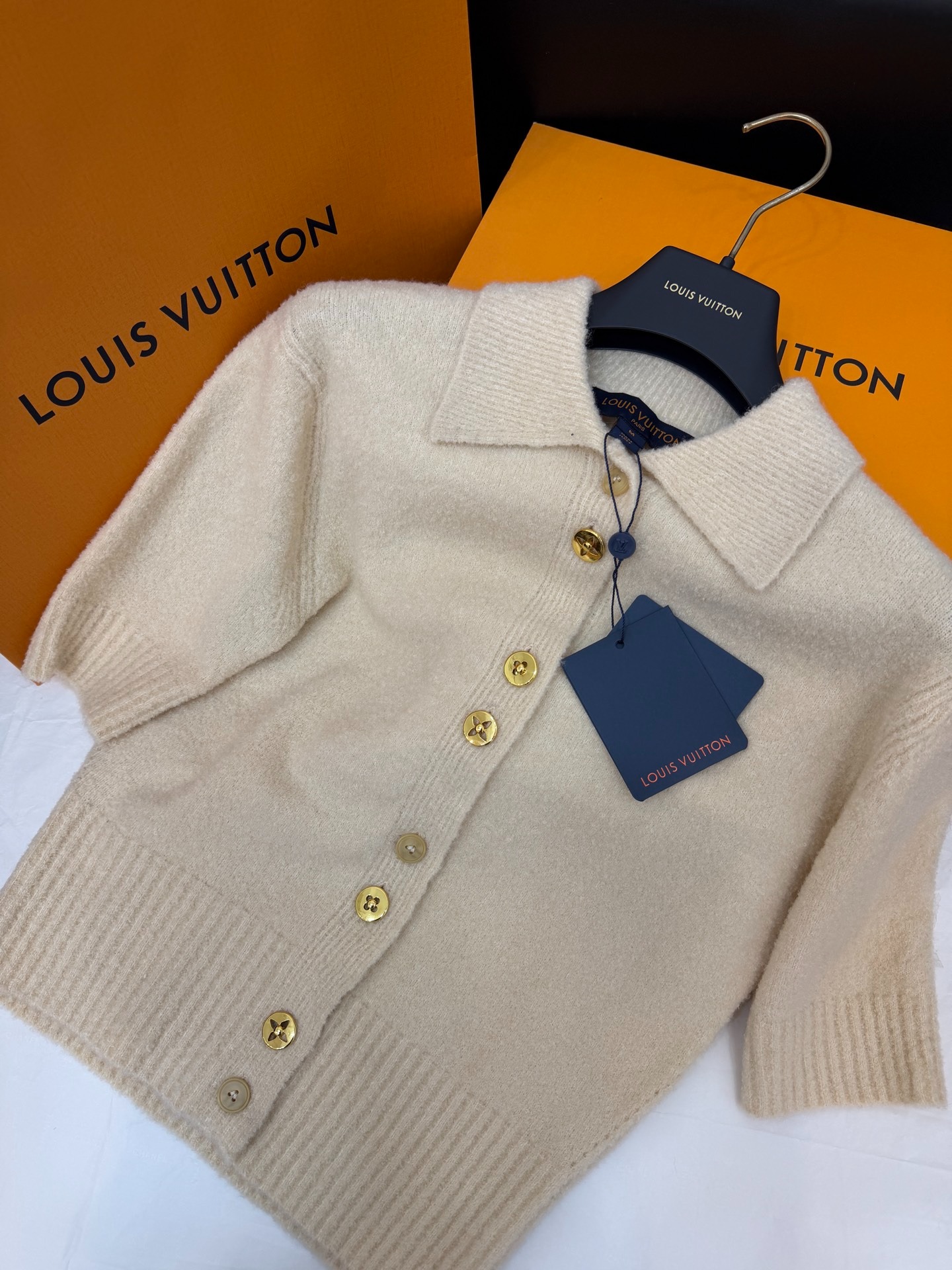 루이비통 26ss 터틀넥 니트 반팔 가디건