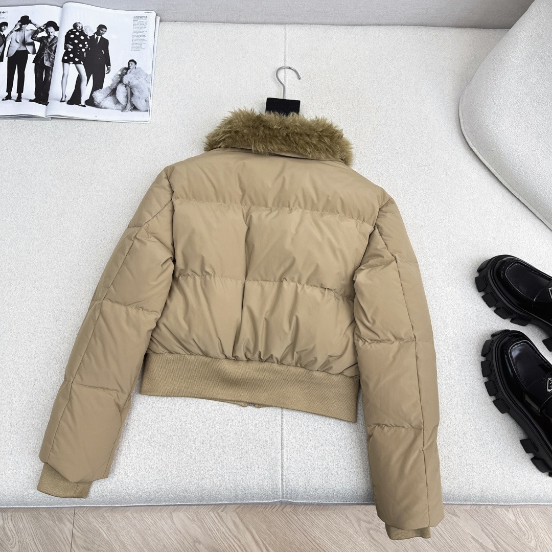 프라다 신상 양털카라 숏패딩