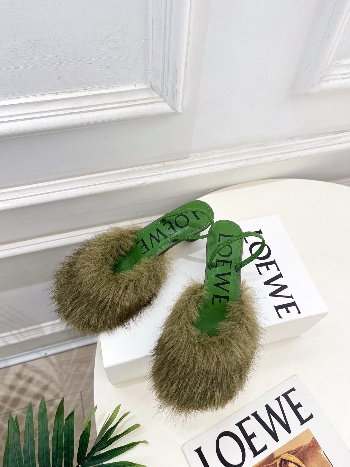 로에베 26 신상 퍼리 슬라이드 샌들