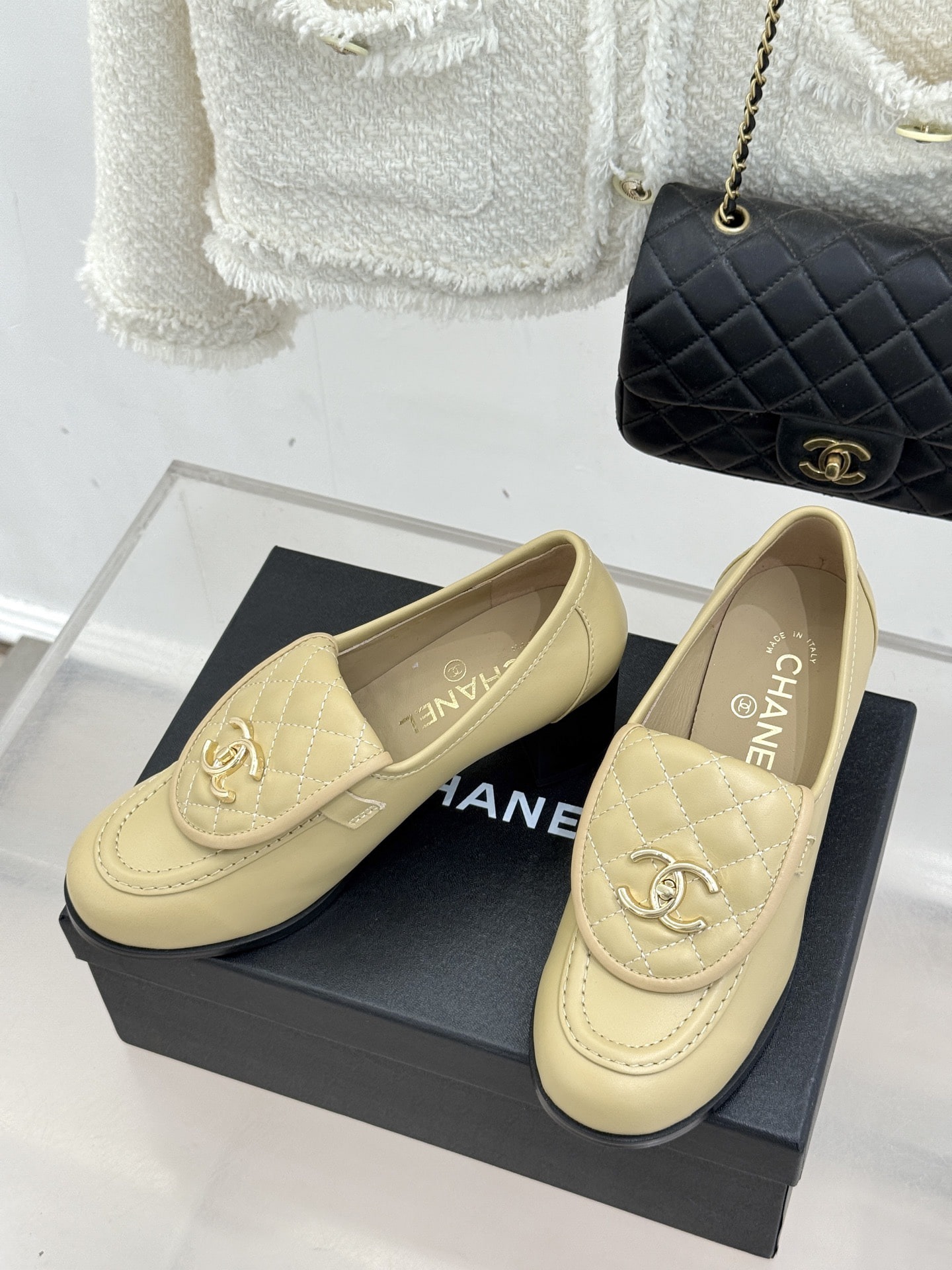 샤넬 클래식 더블C 힐 로퍼