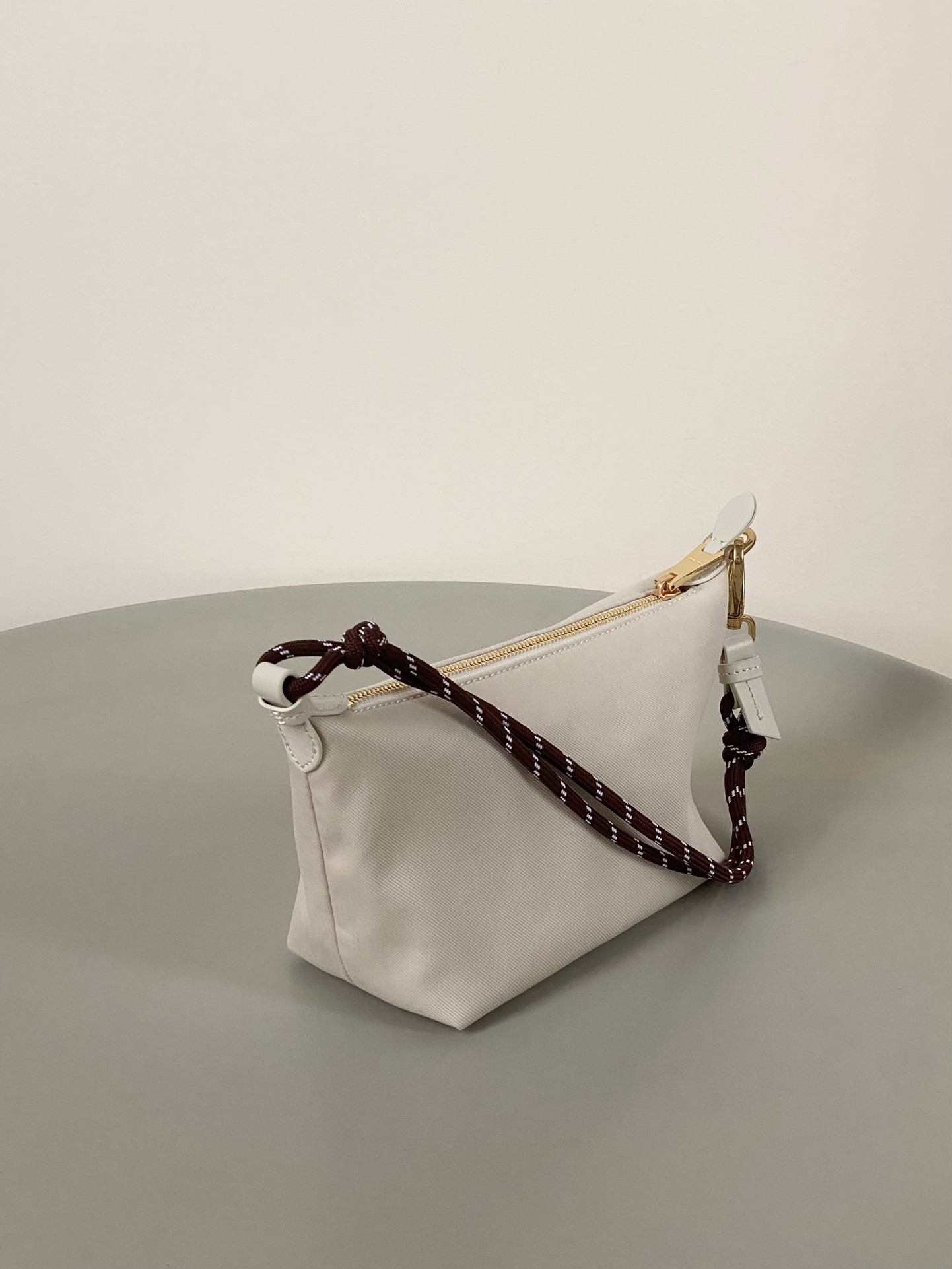 미우미우 게버딘 파우치